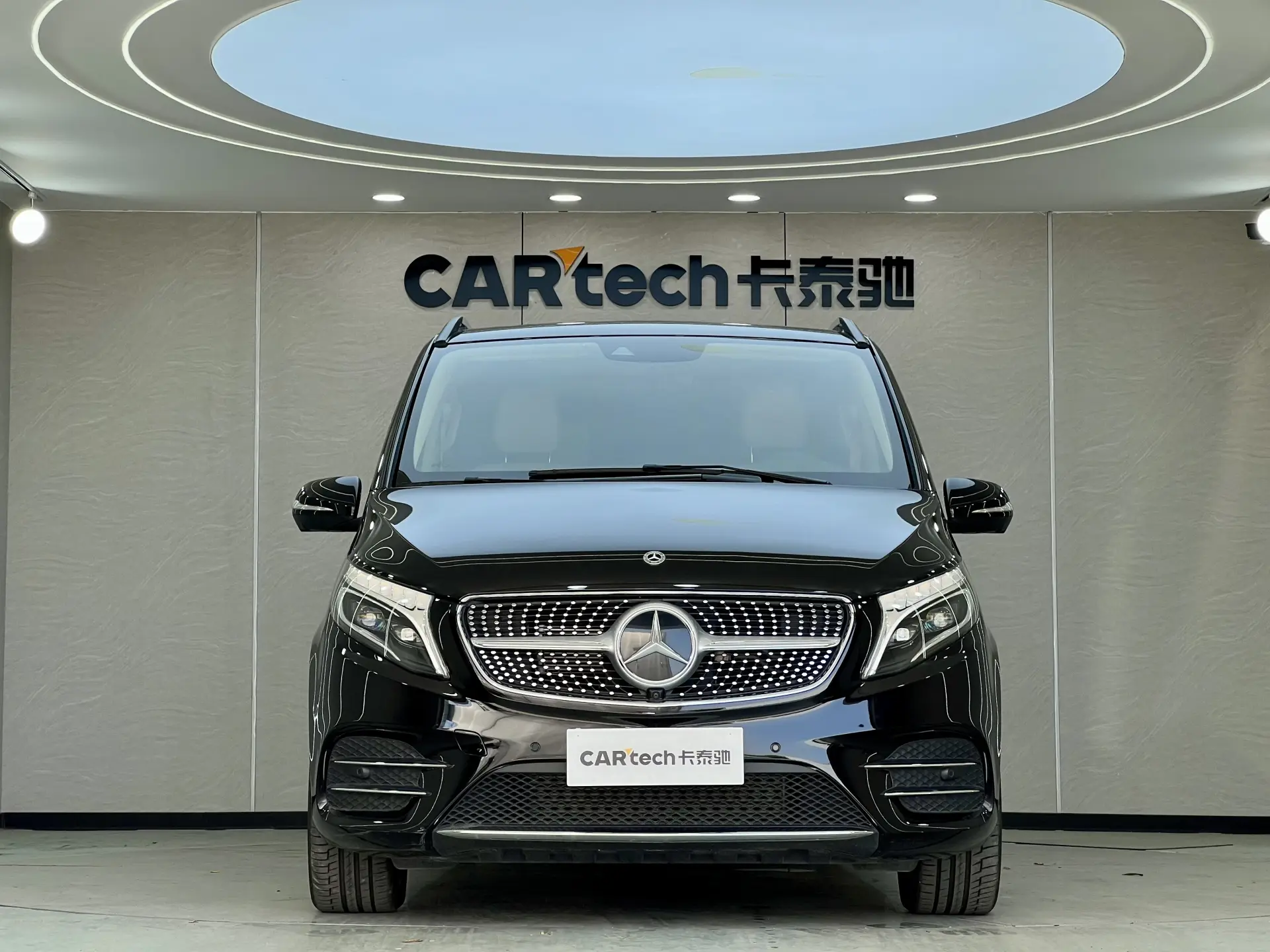 Mercedes-Benz V, 2023 2