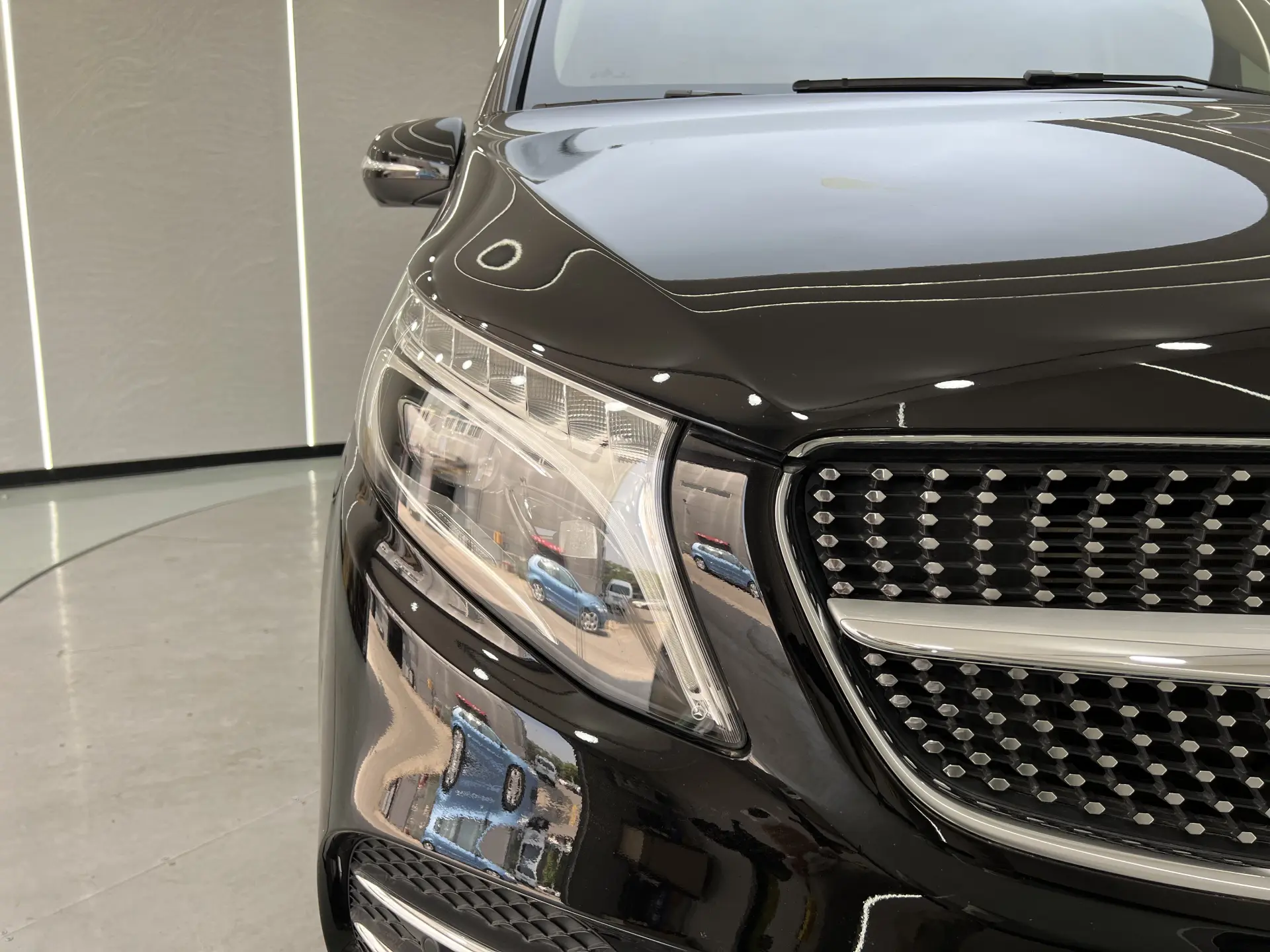 Mercedes-Benz V, 2023 6