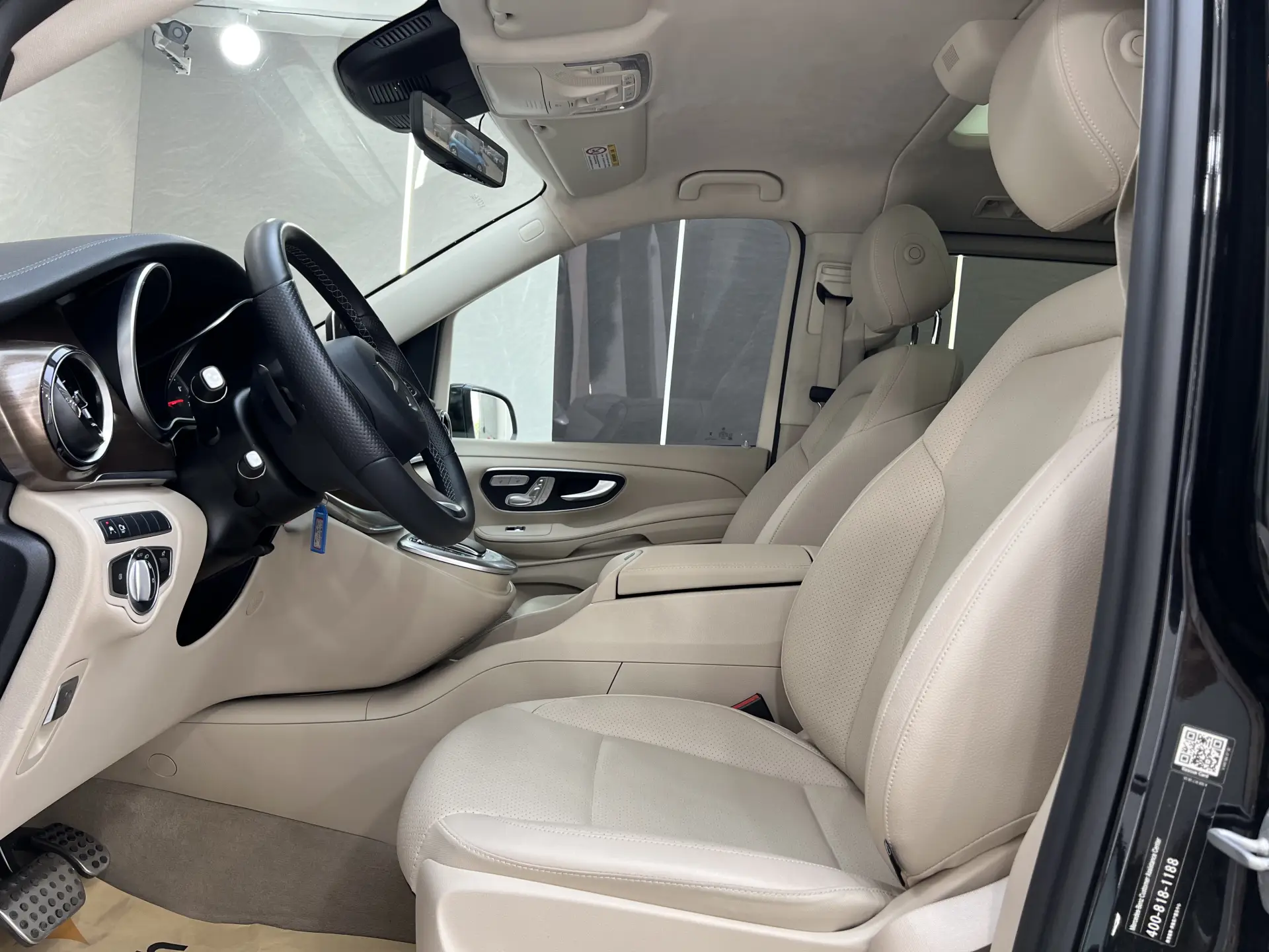 Mercedes-Benz V, 2023 11