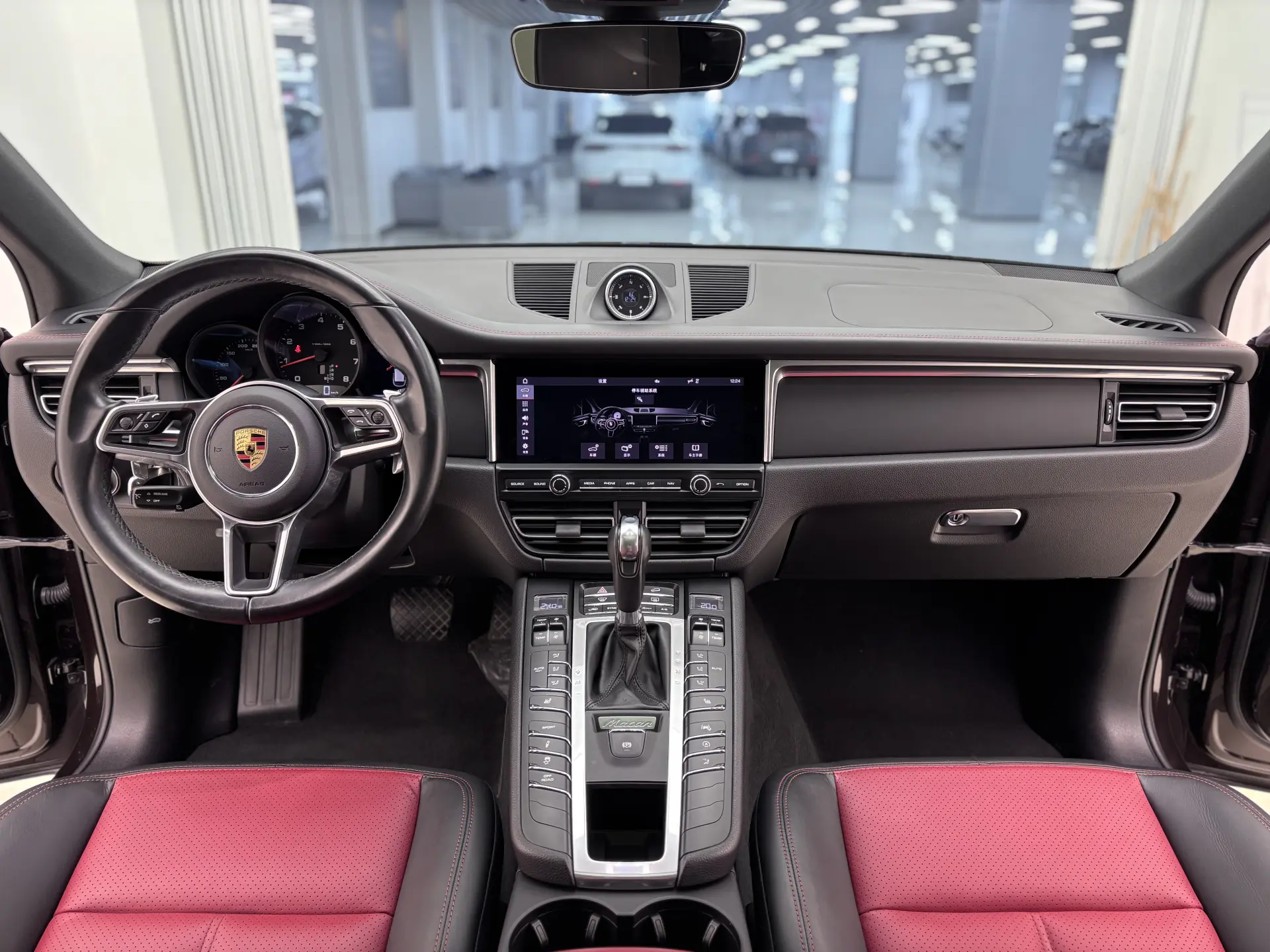 Porsche Macan, 2022 4