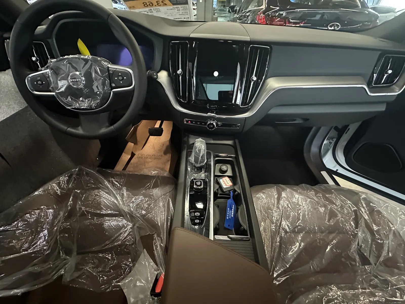 Volvo XC60, 2023 все фото