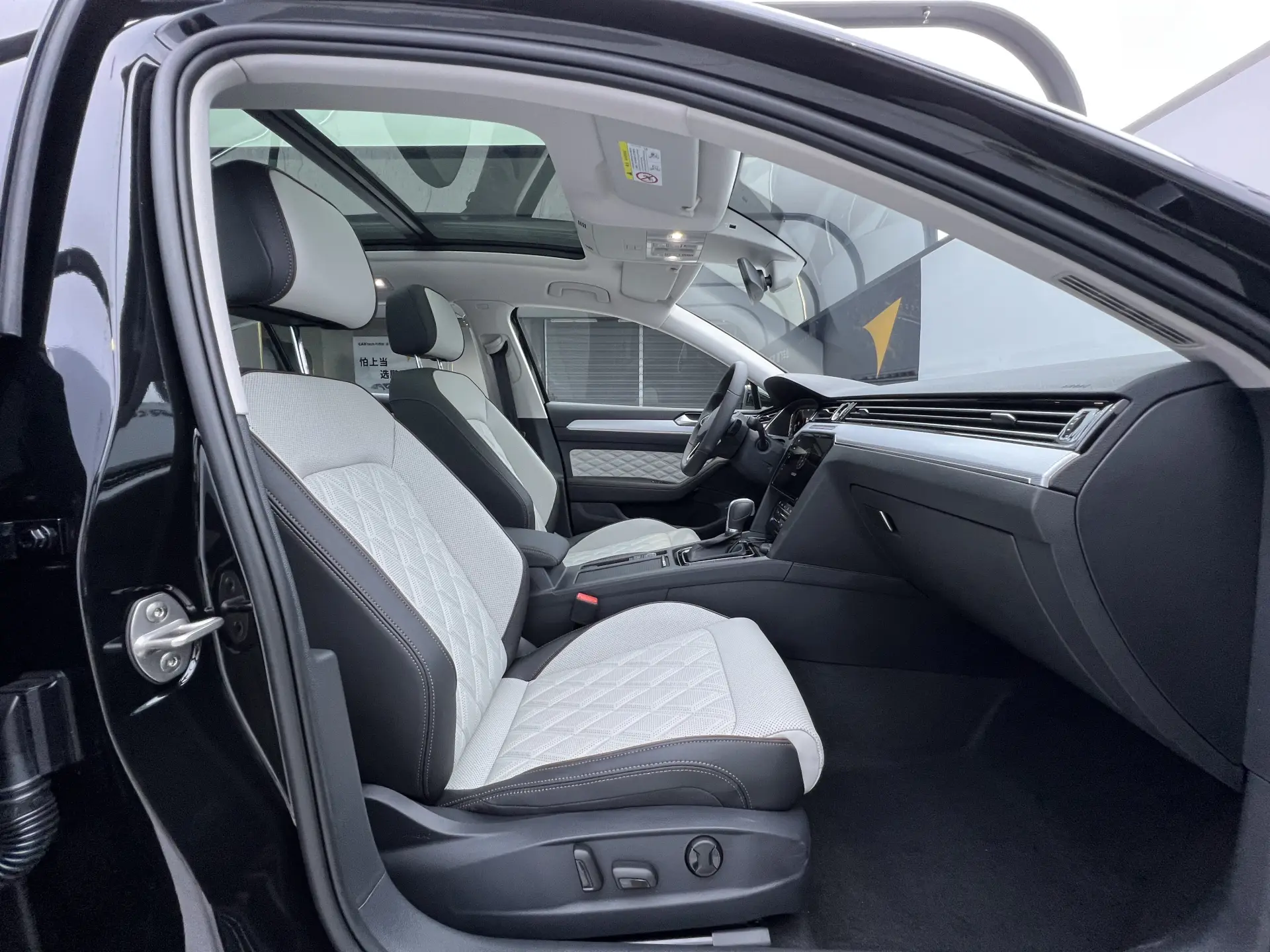 Volkswagen Magotan, 2025 10