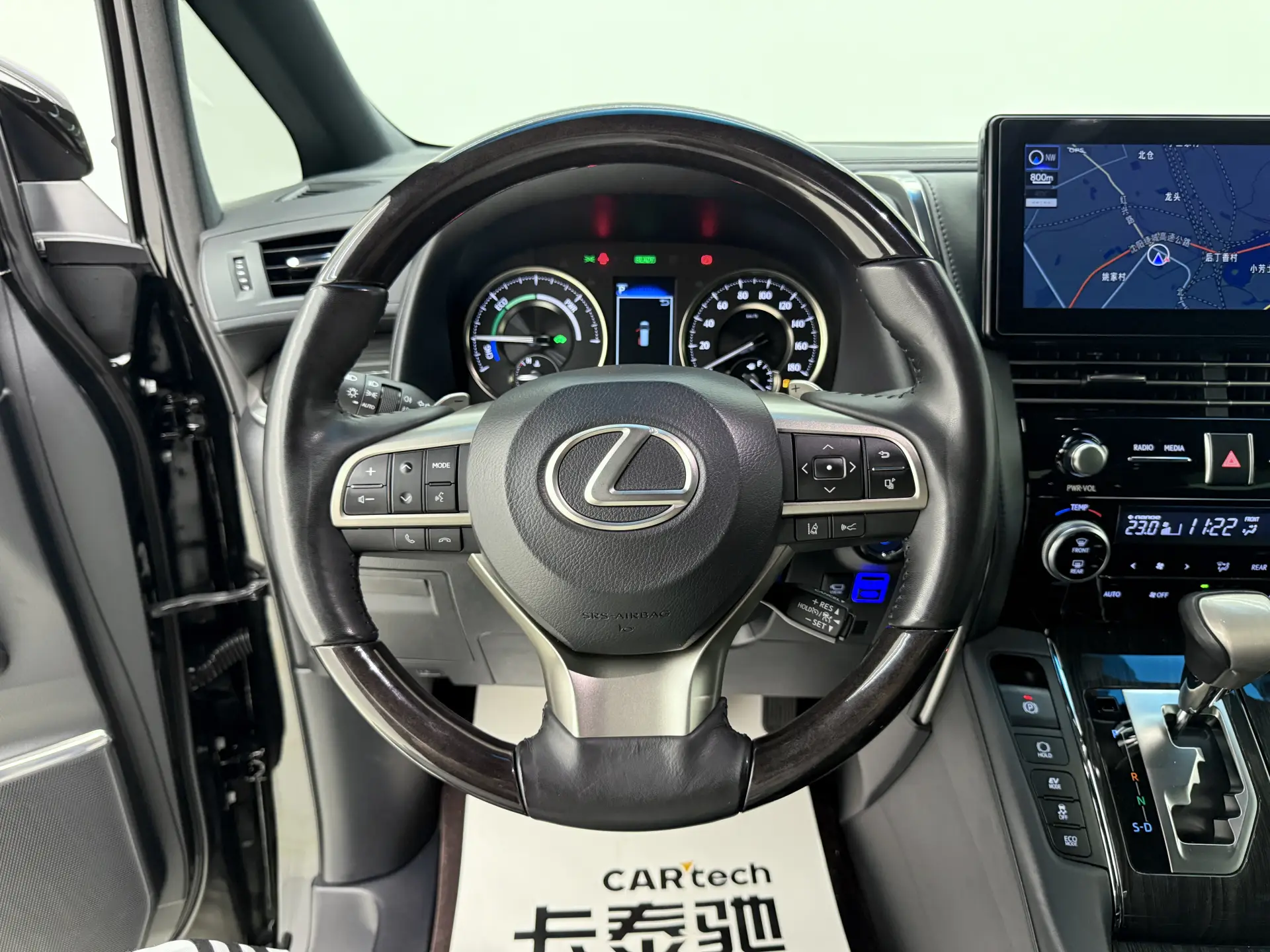 Lexus LM 300h, 2023 7