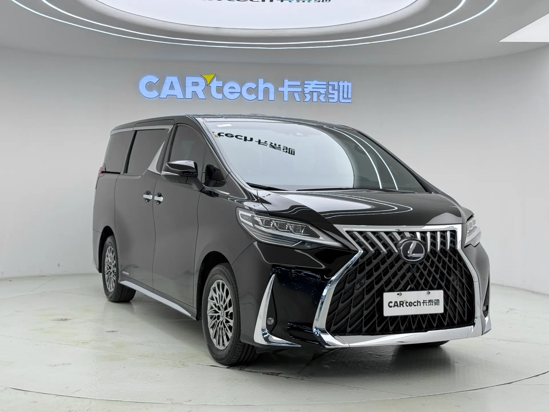 Lexus LM 300h, 2023 все фото