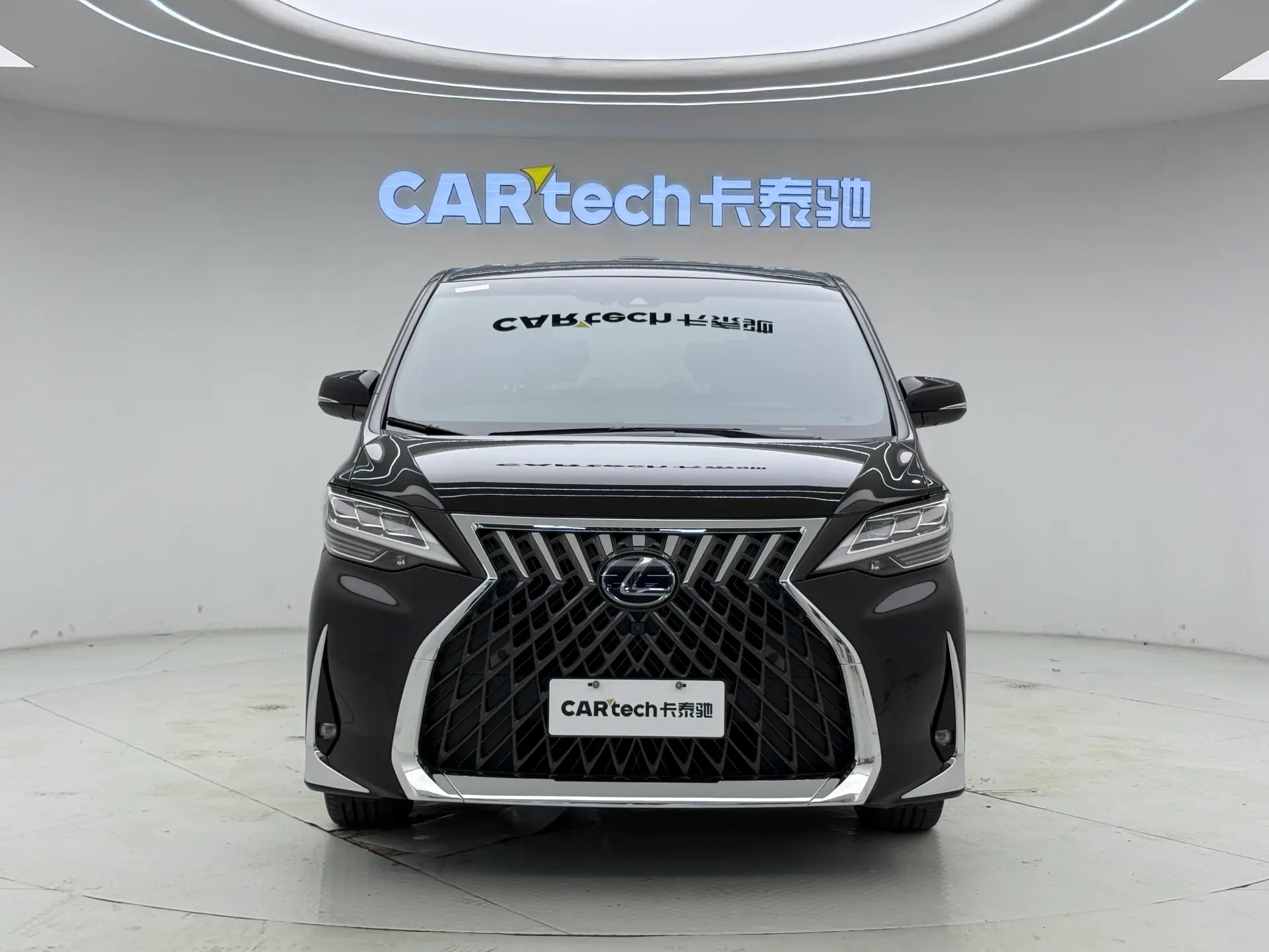 Lexus LM 300h, 2023 2