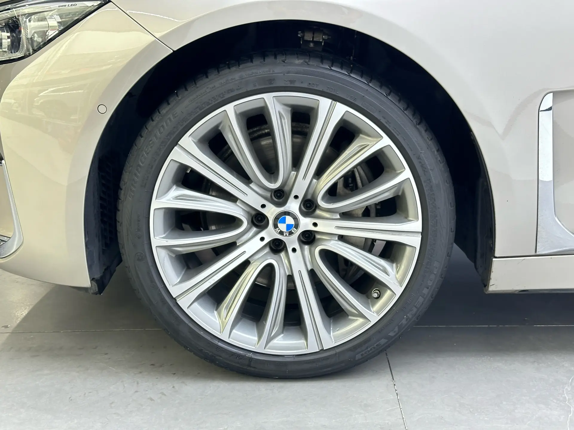 BMW 740Li, 2022 11
