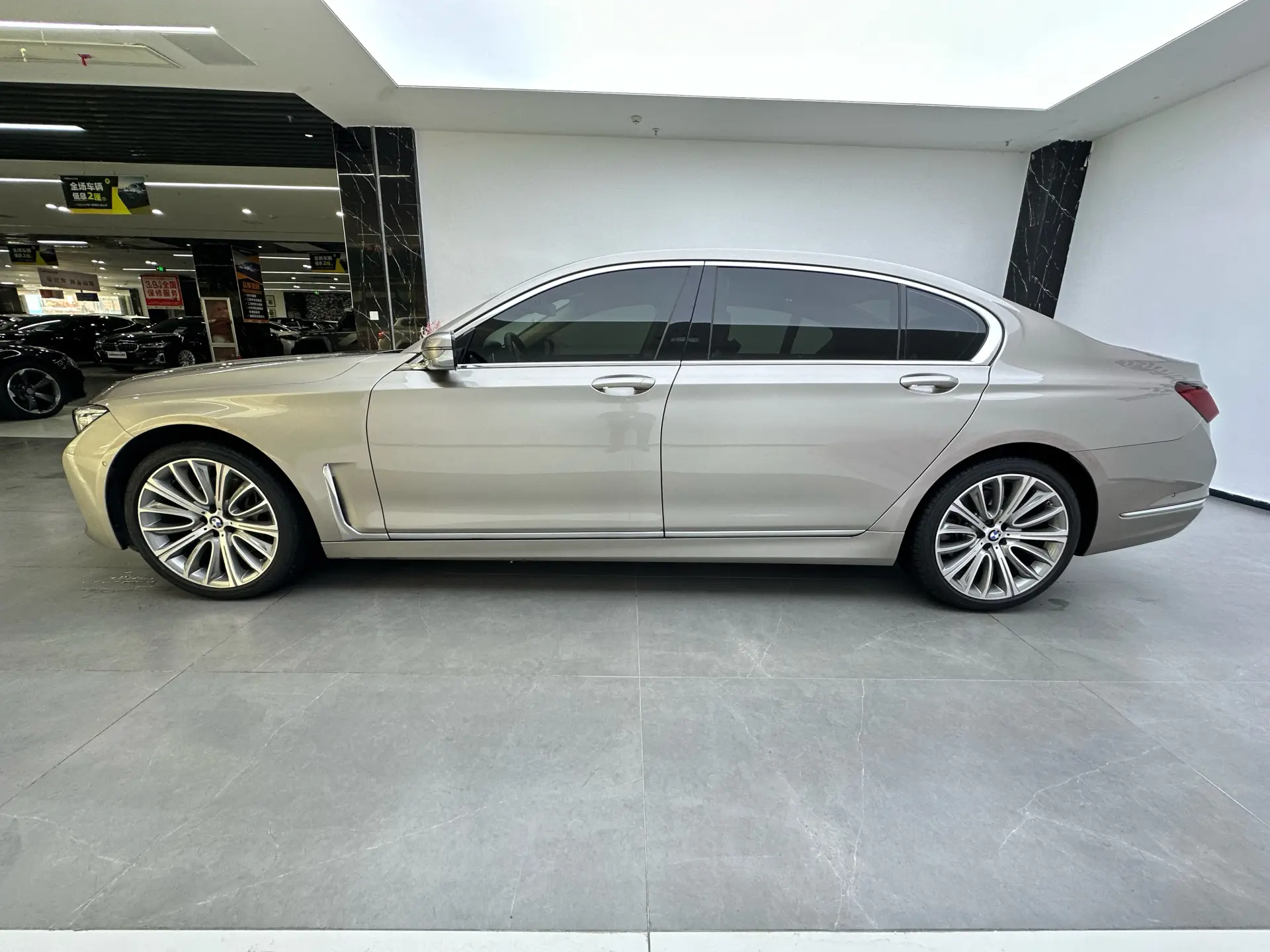BMW 740Li, 2022 8