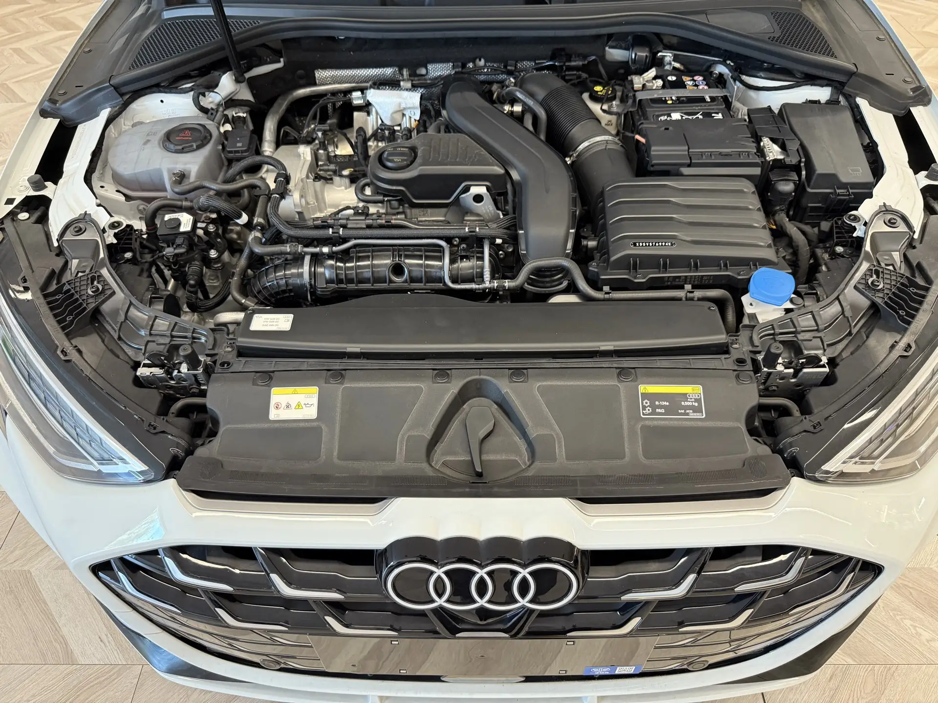 Audi Flying Spur, 2024 12