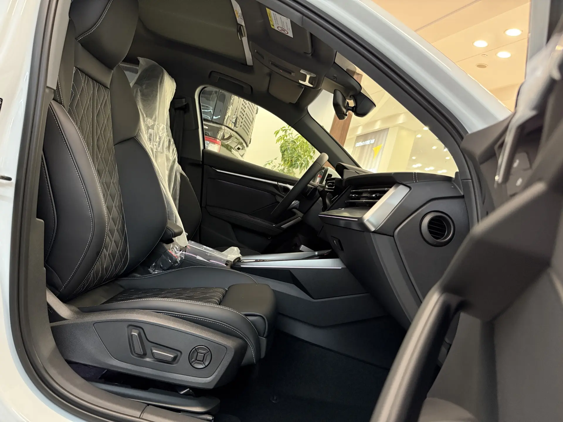 Audi Flying Spur, 2024 18