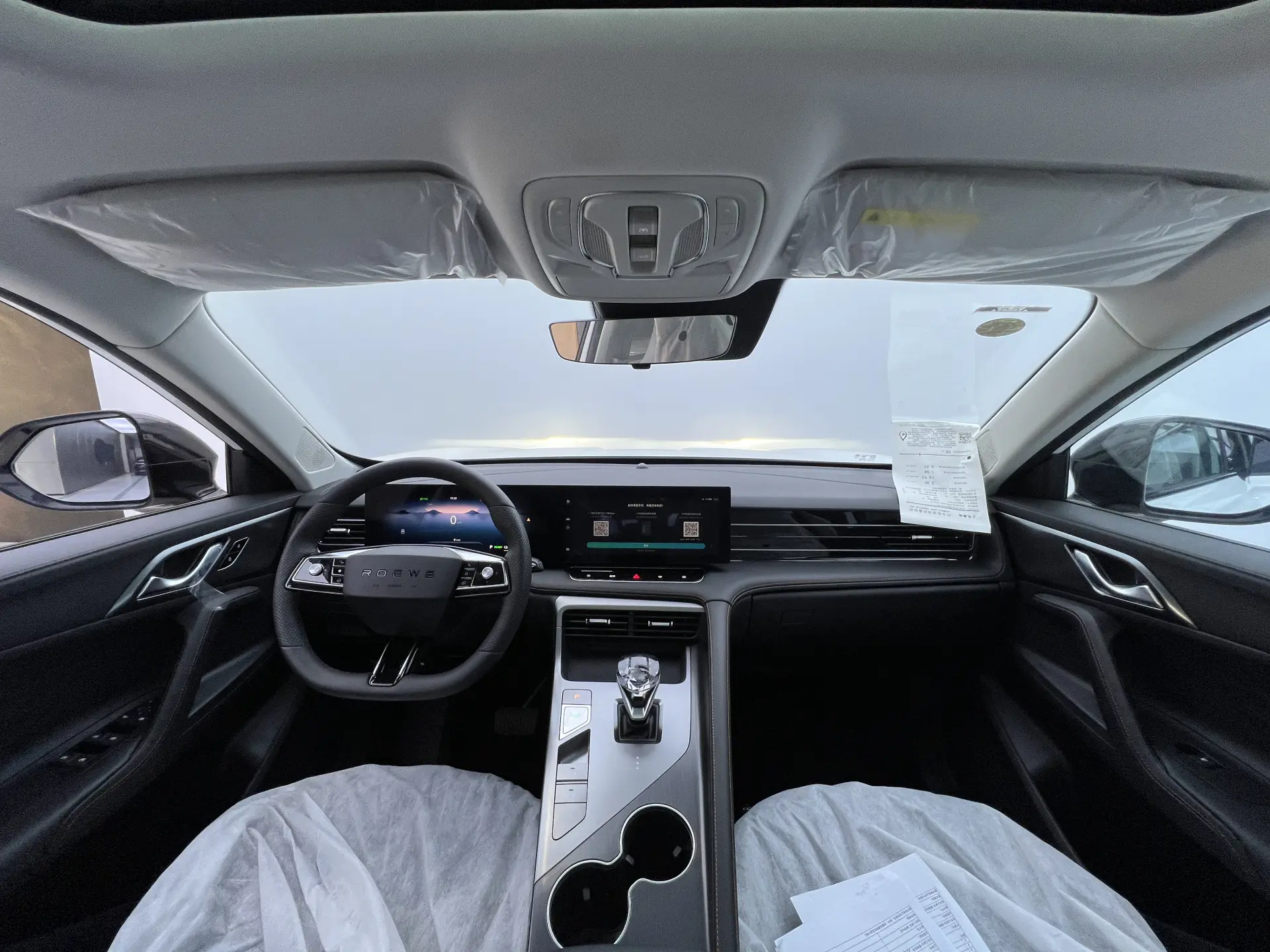 Roewe eRX5, 2023 16