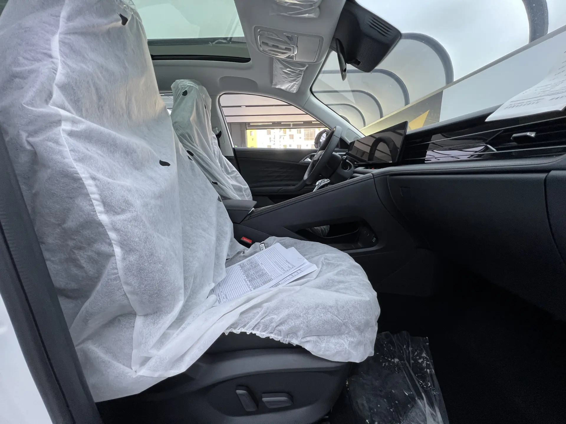 Roewe eRX5, 2023 14