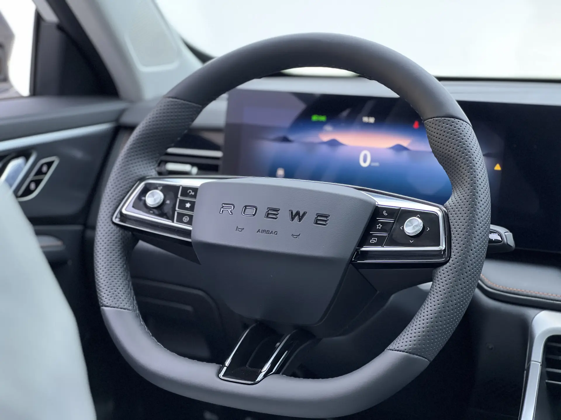 Roewe eRX5, 2023 17