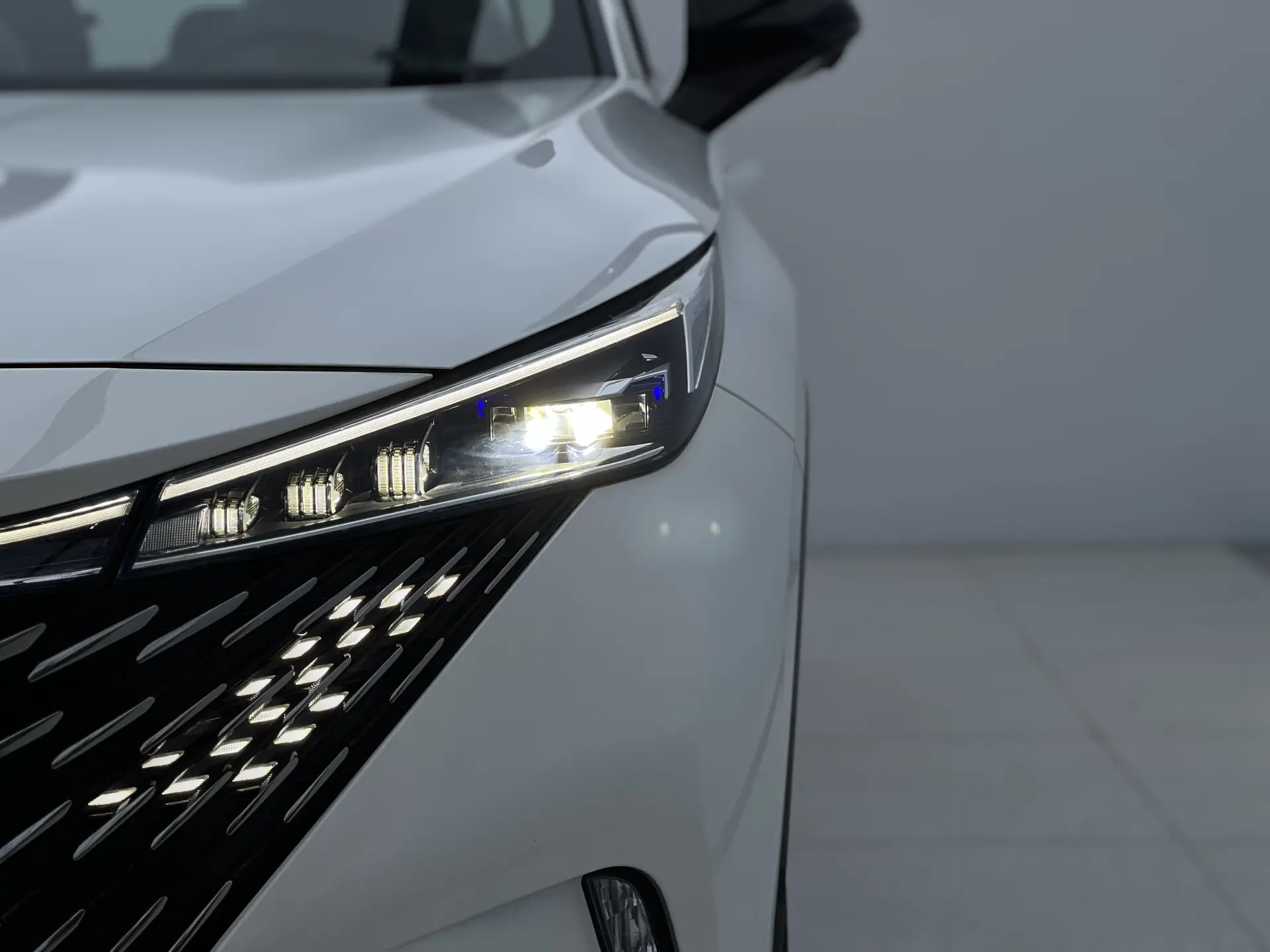Roewe eRX5, 2023 19