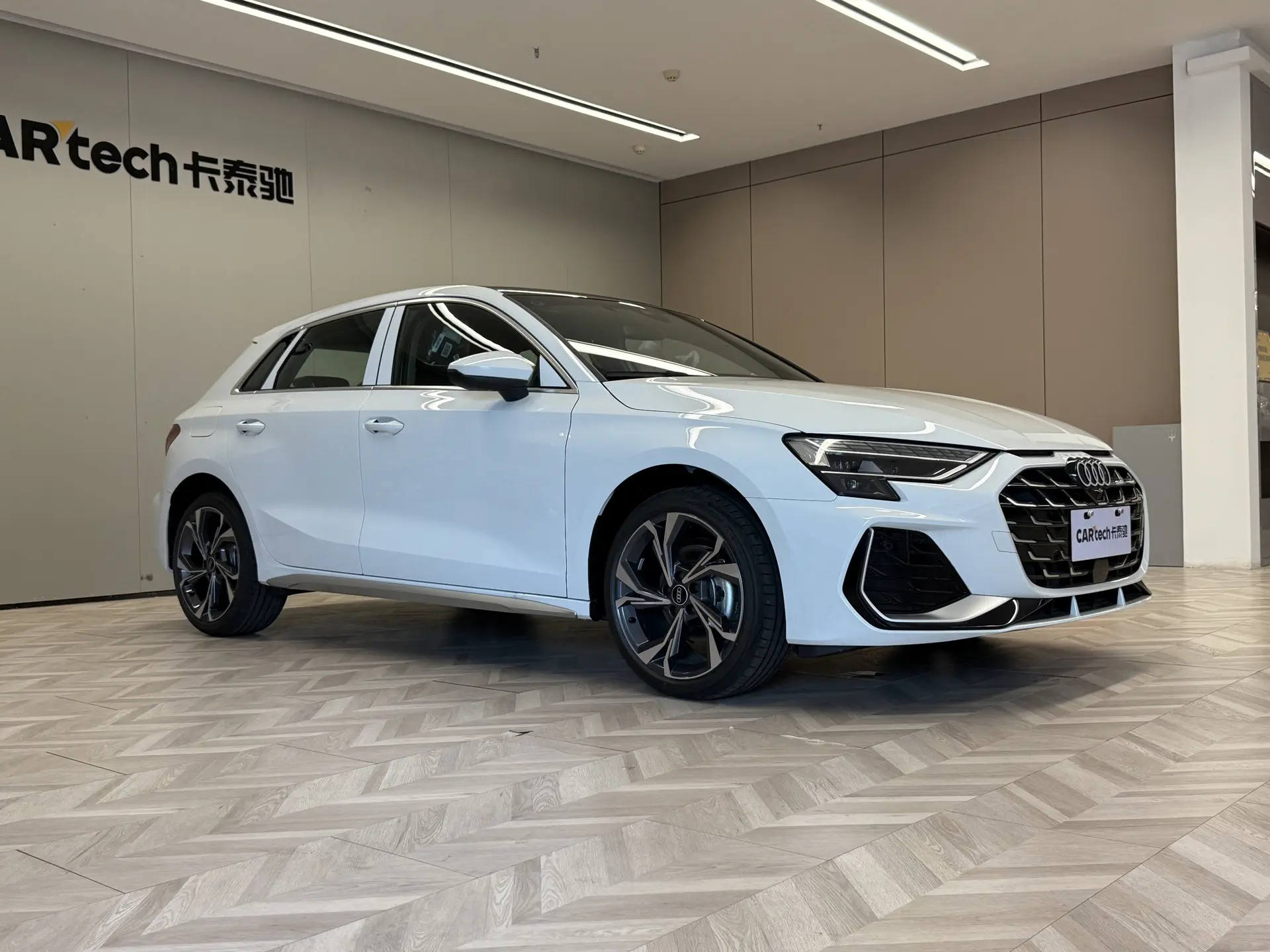 Audi Flying Spur, 2024 2