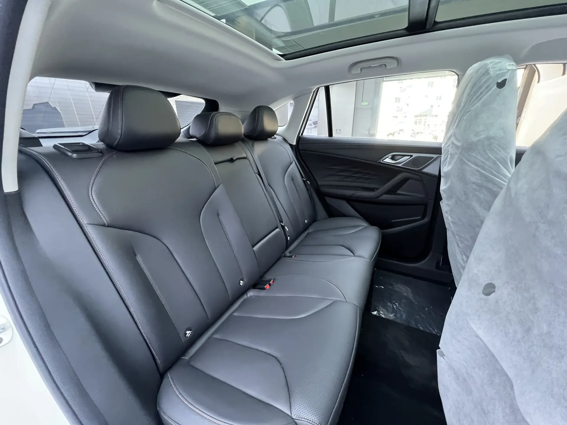 Roewe eRX5, 2023 13