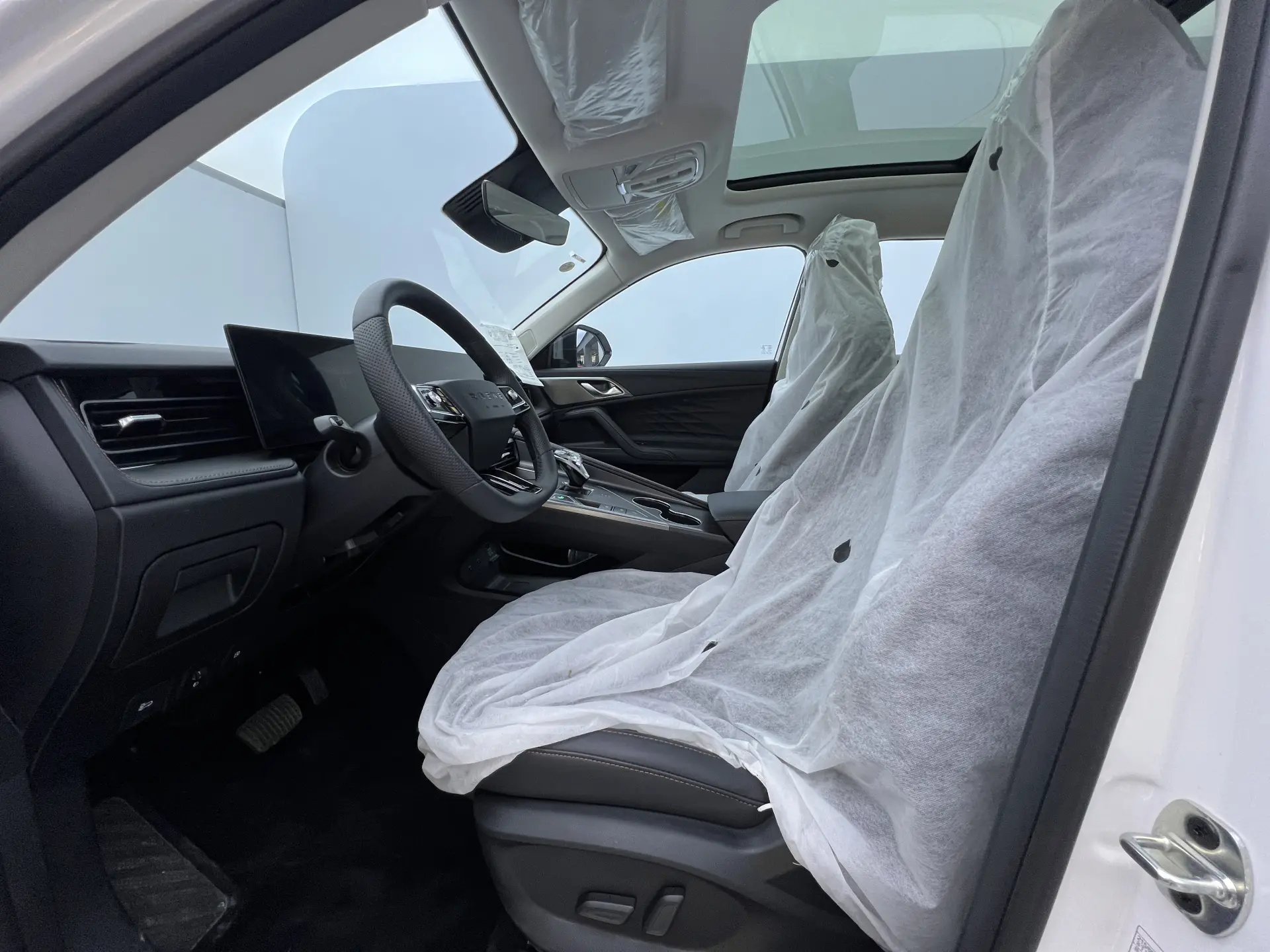Roewe eRX5, 2023 8