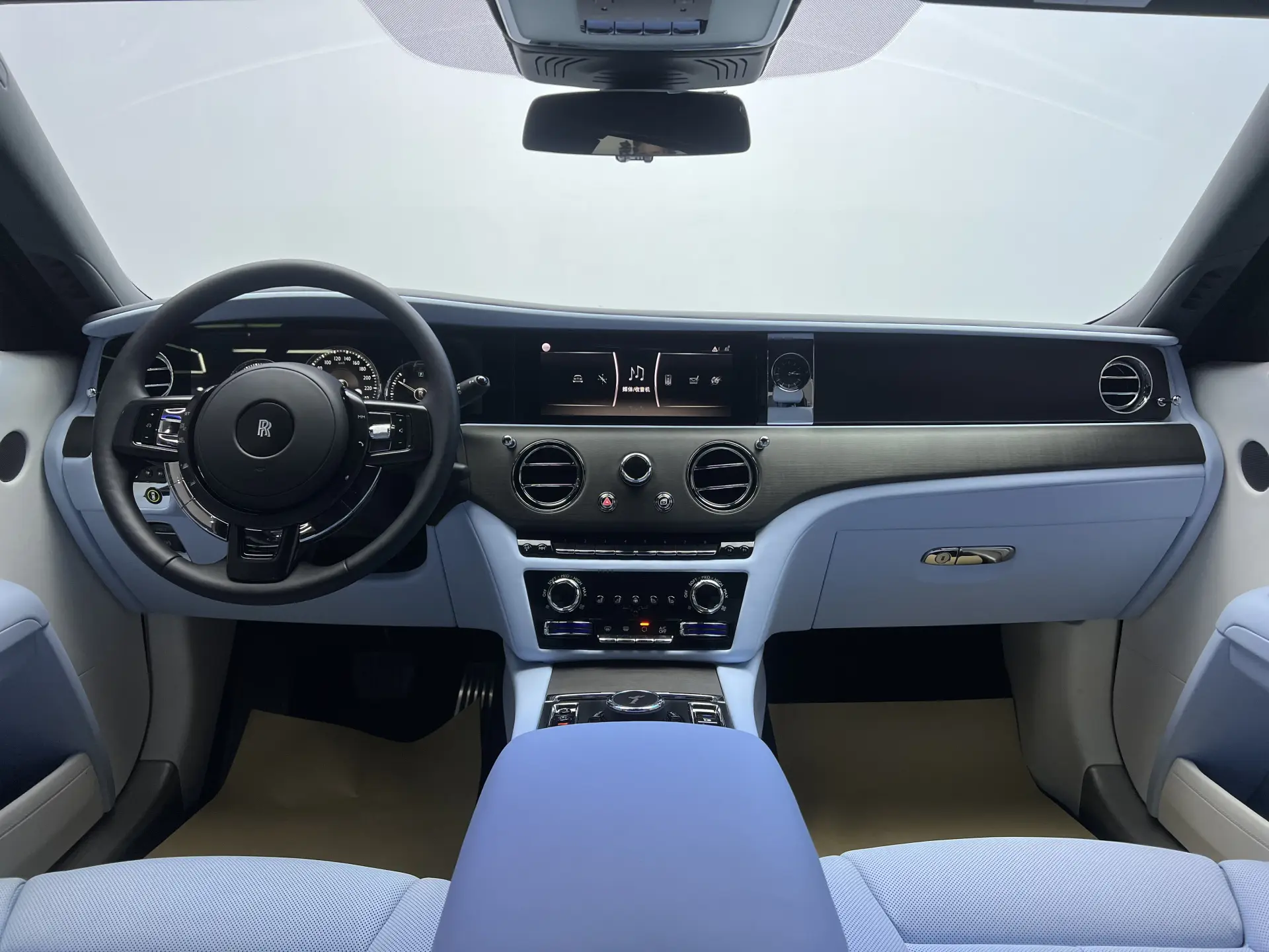 Rolls-Royce Ghost, 2025 13