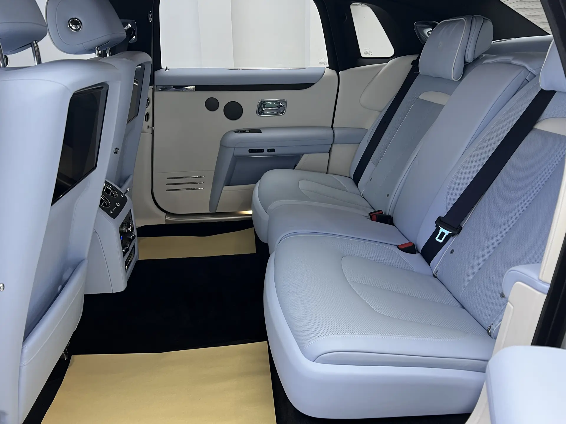 Rolls-Royce Ghost, 2025 16