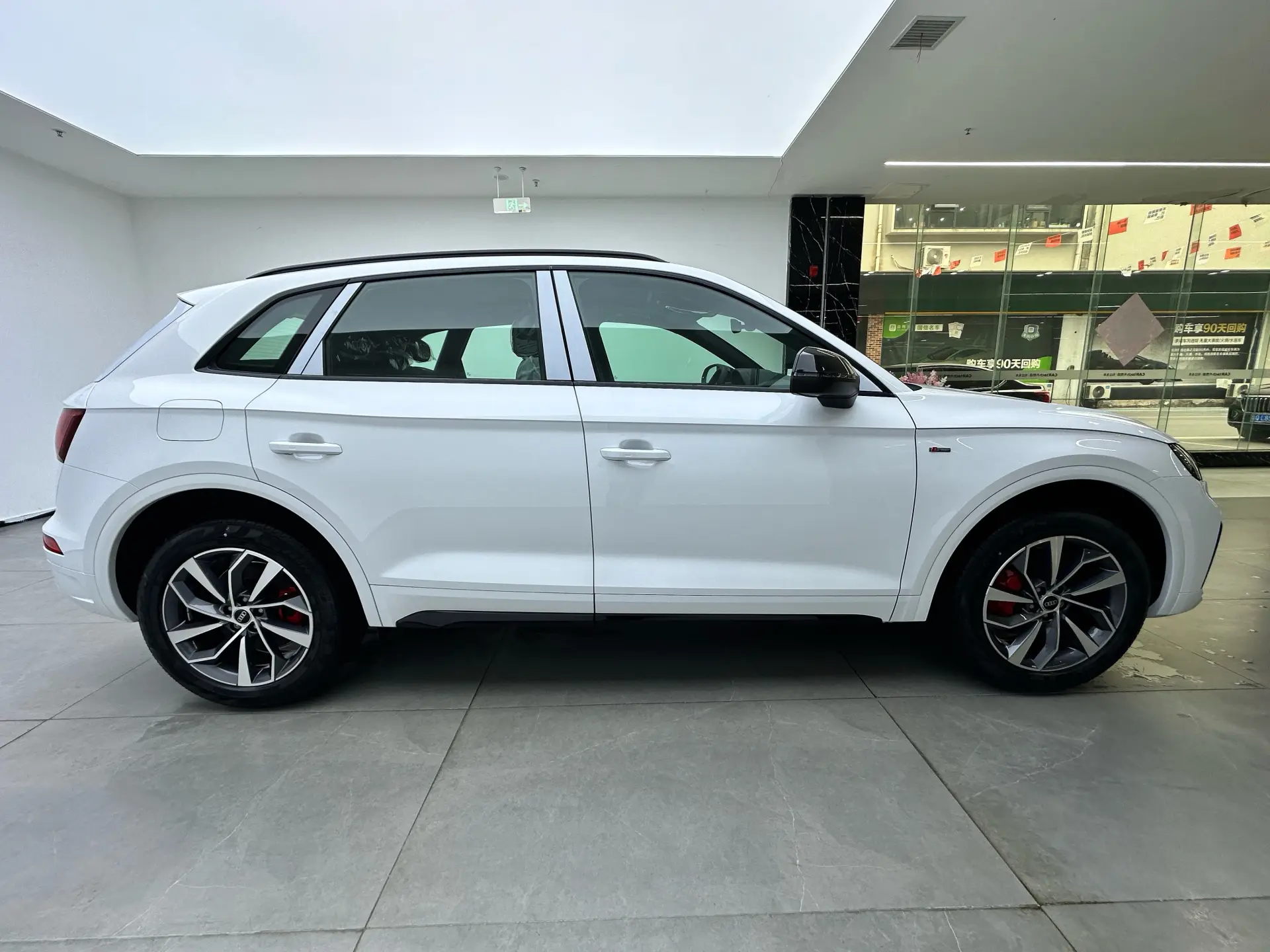 Audi Q5L 40, 2025 4