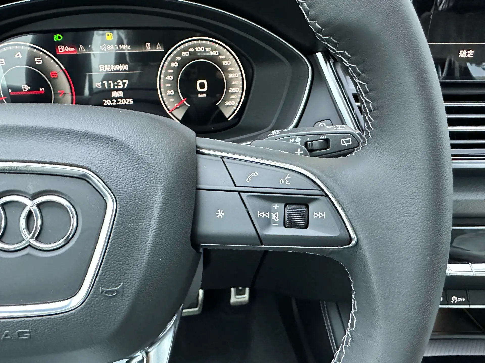 Audi Q5L 40, 2025 14