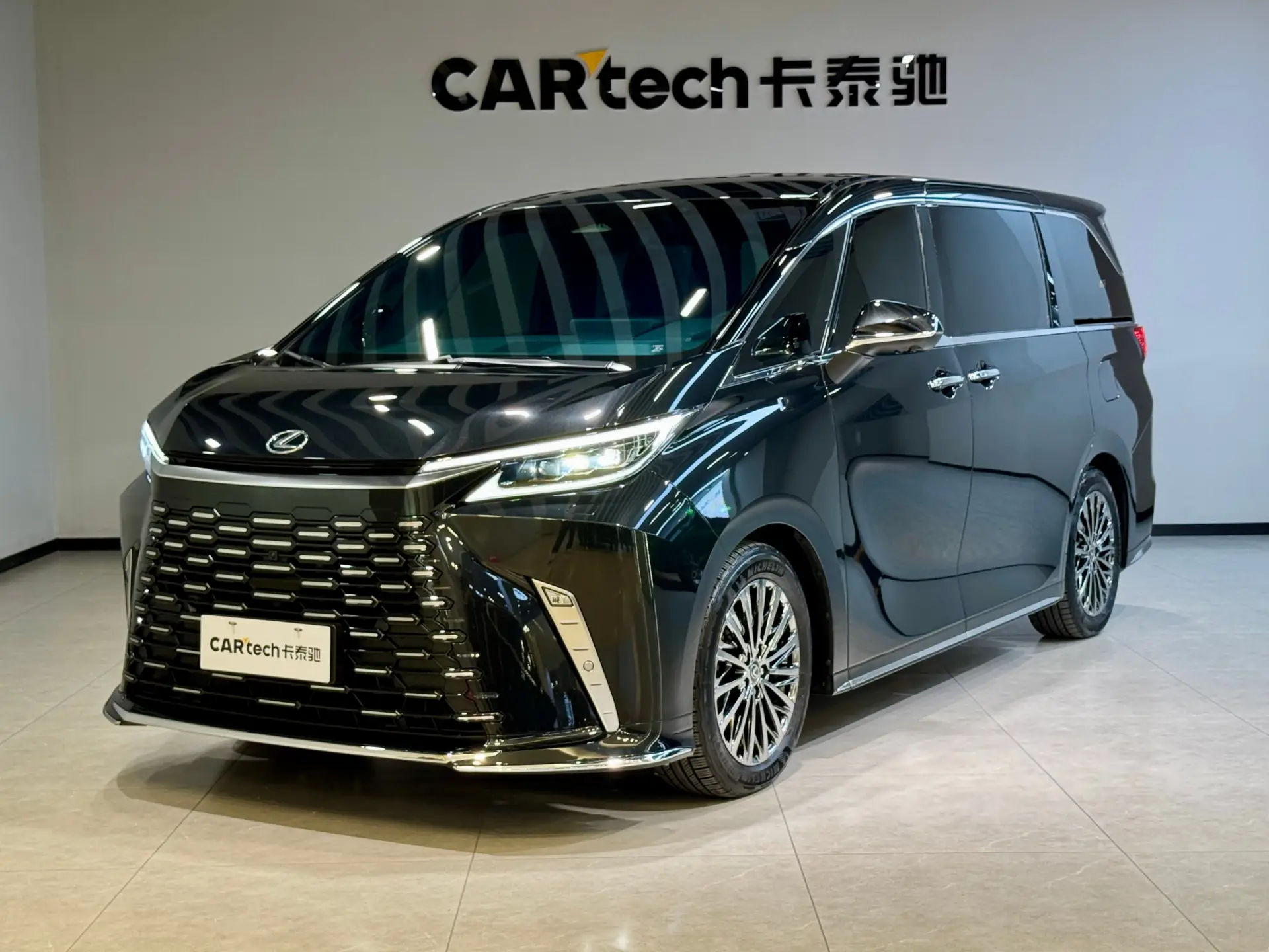 Lexus LM 350h