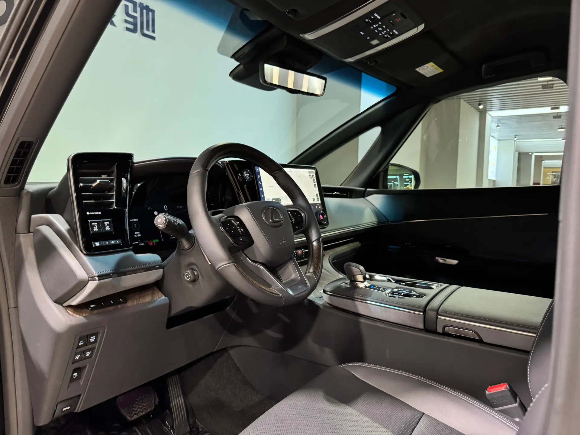 Lexus LM 350h, 2024 11