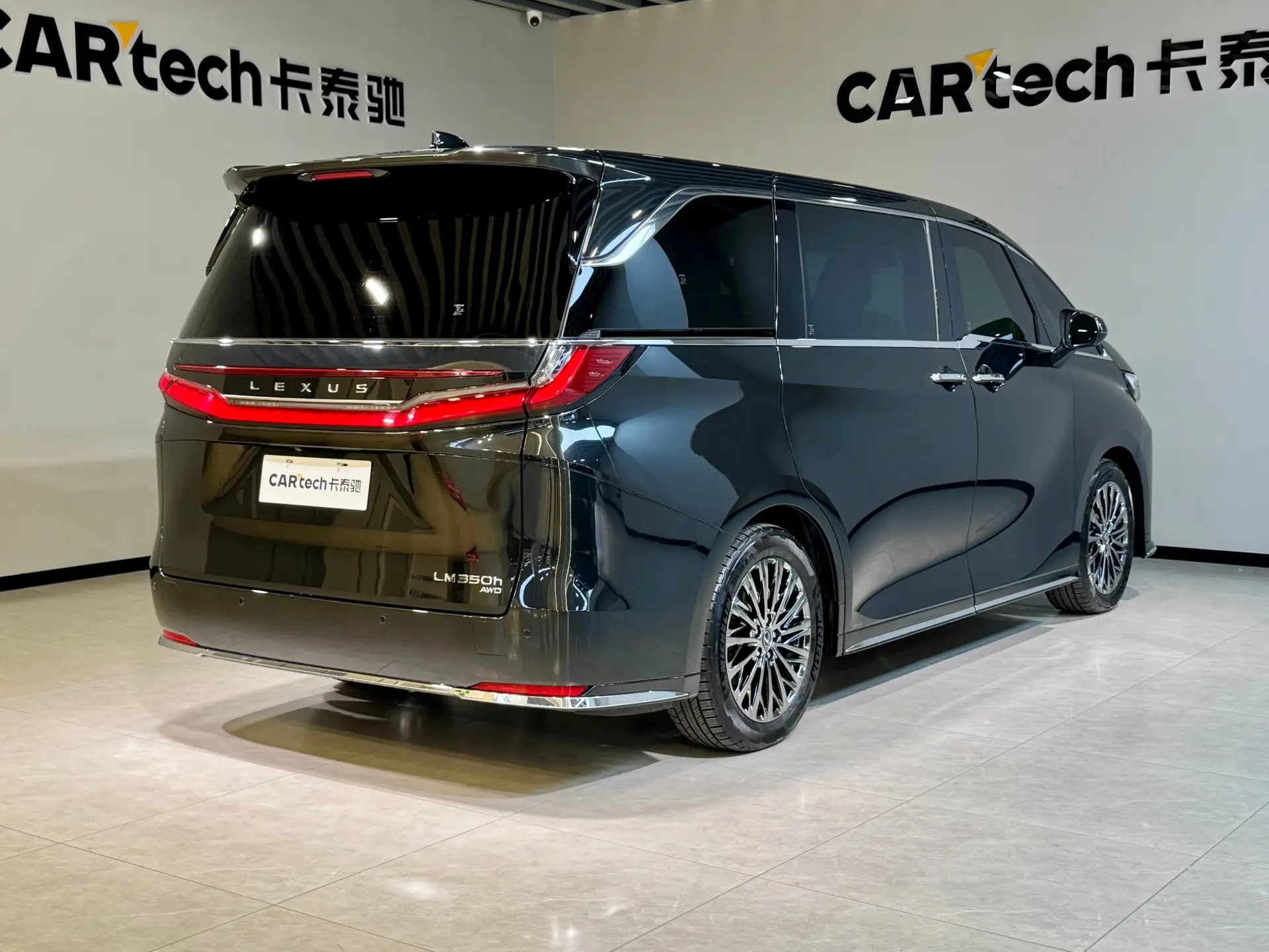 Lexus LM 350h, 2024 4