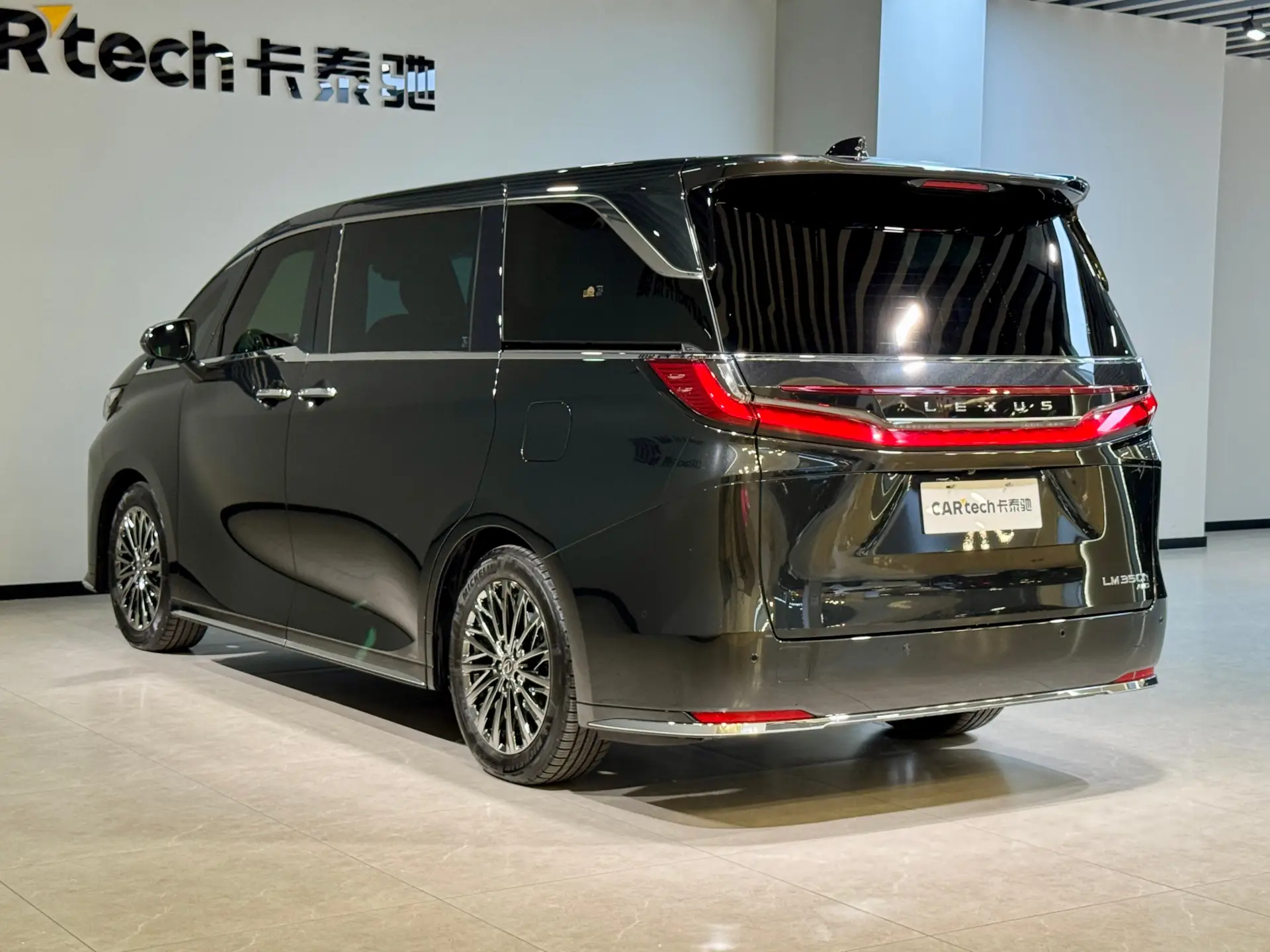Lexus LM 350h, 2024 6