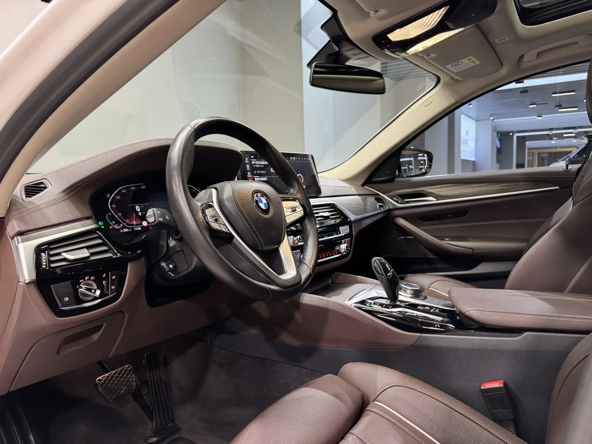 BMW 530Li, 2023 11
