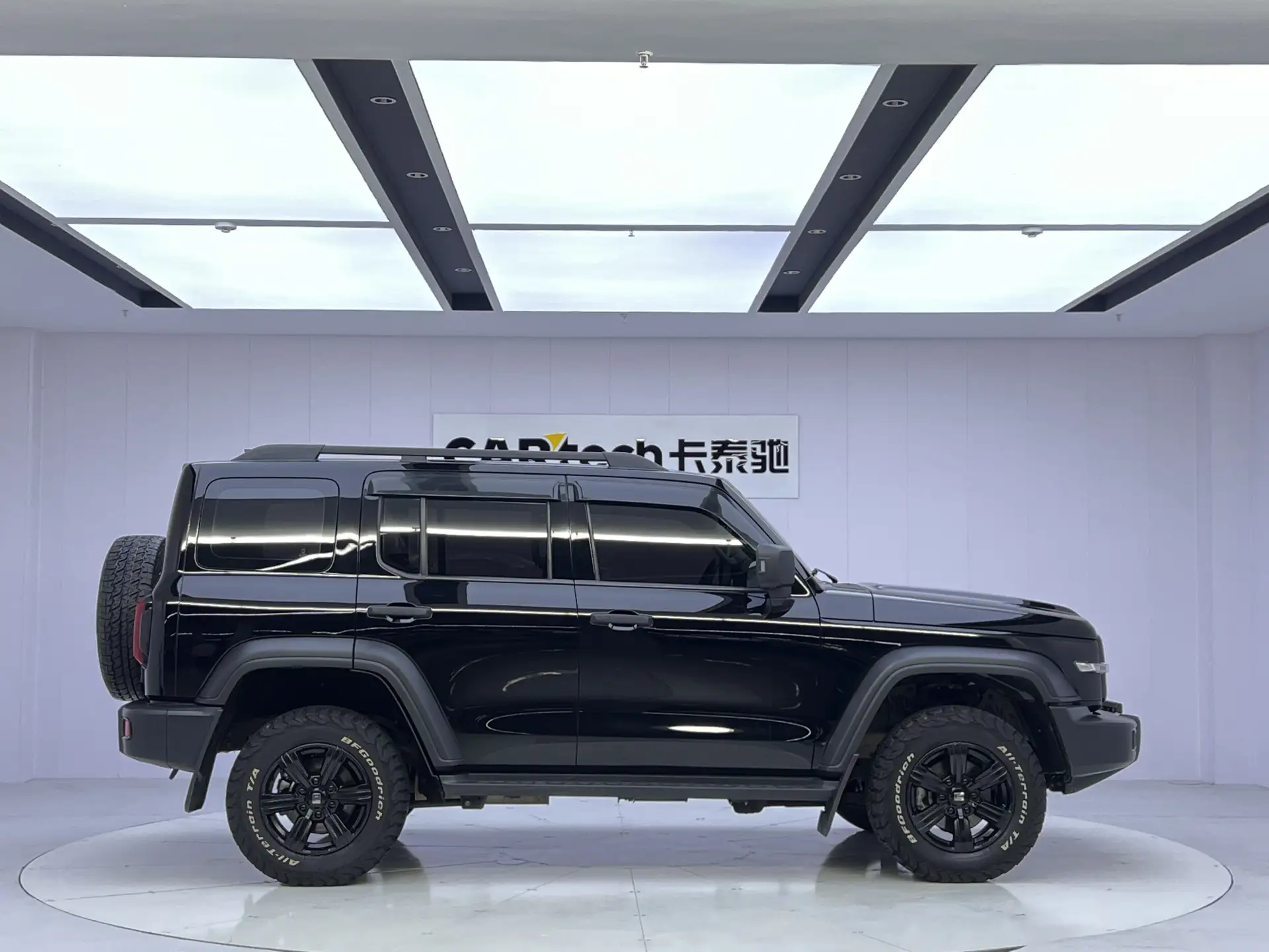 Tank 300, 2021 4