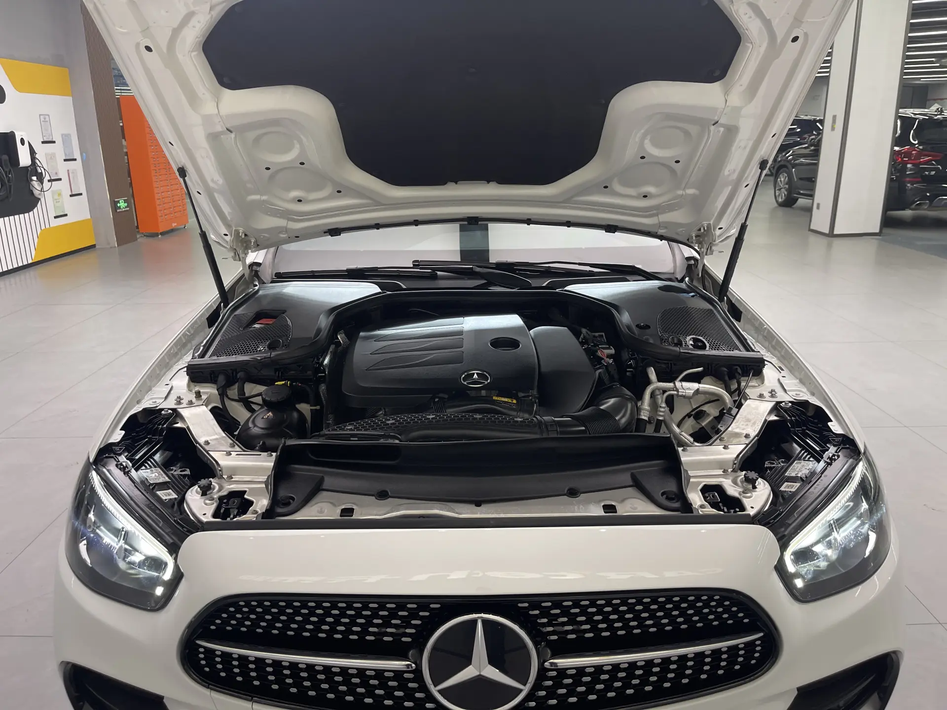 Mercedes-Benz E 260 L, 2022 9