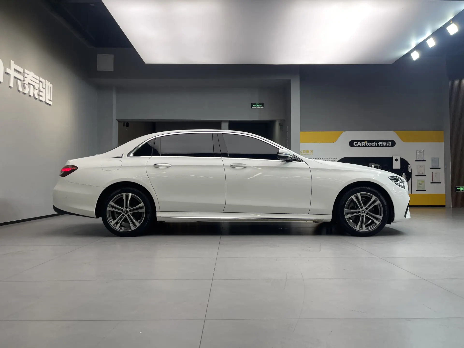 Mercedes-Benz E 260 L, 2022 10