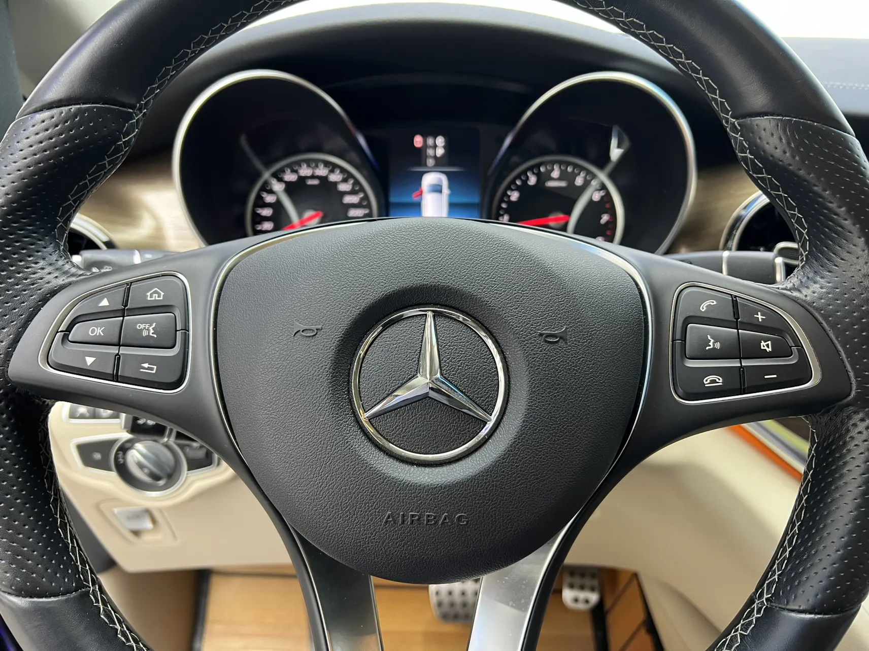 Mercedes-Benz V, 2023 8