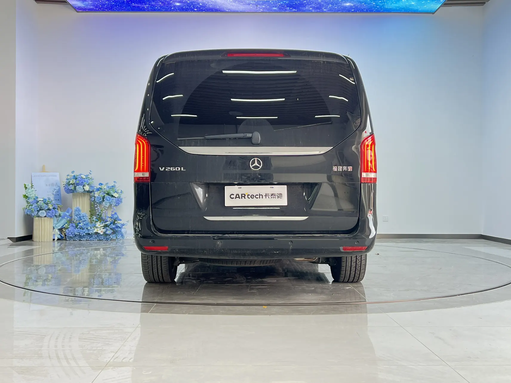 Mercedes-Benz V, 2023 18