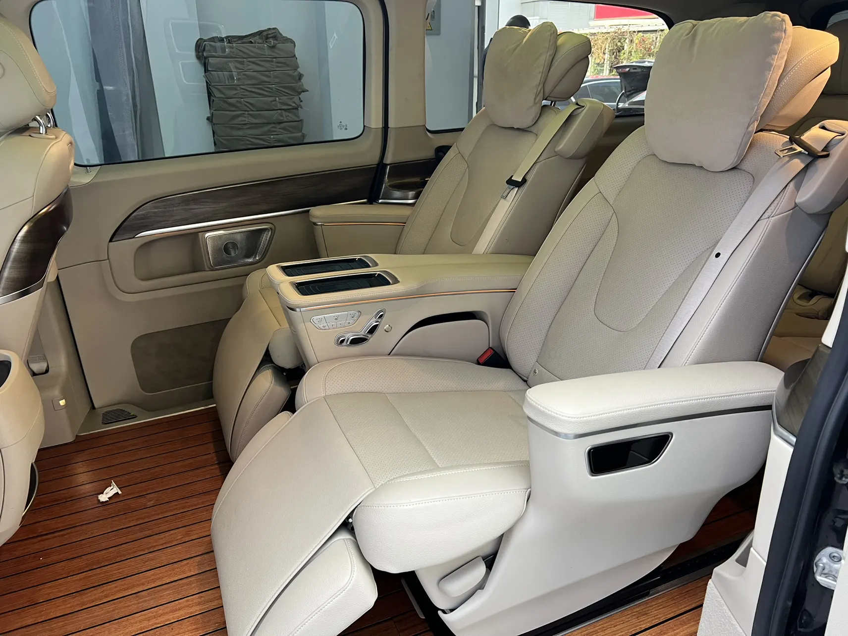 Mercedes-Benz V, 2023 3