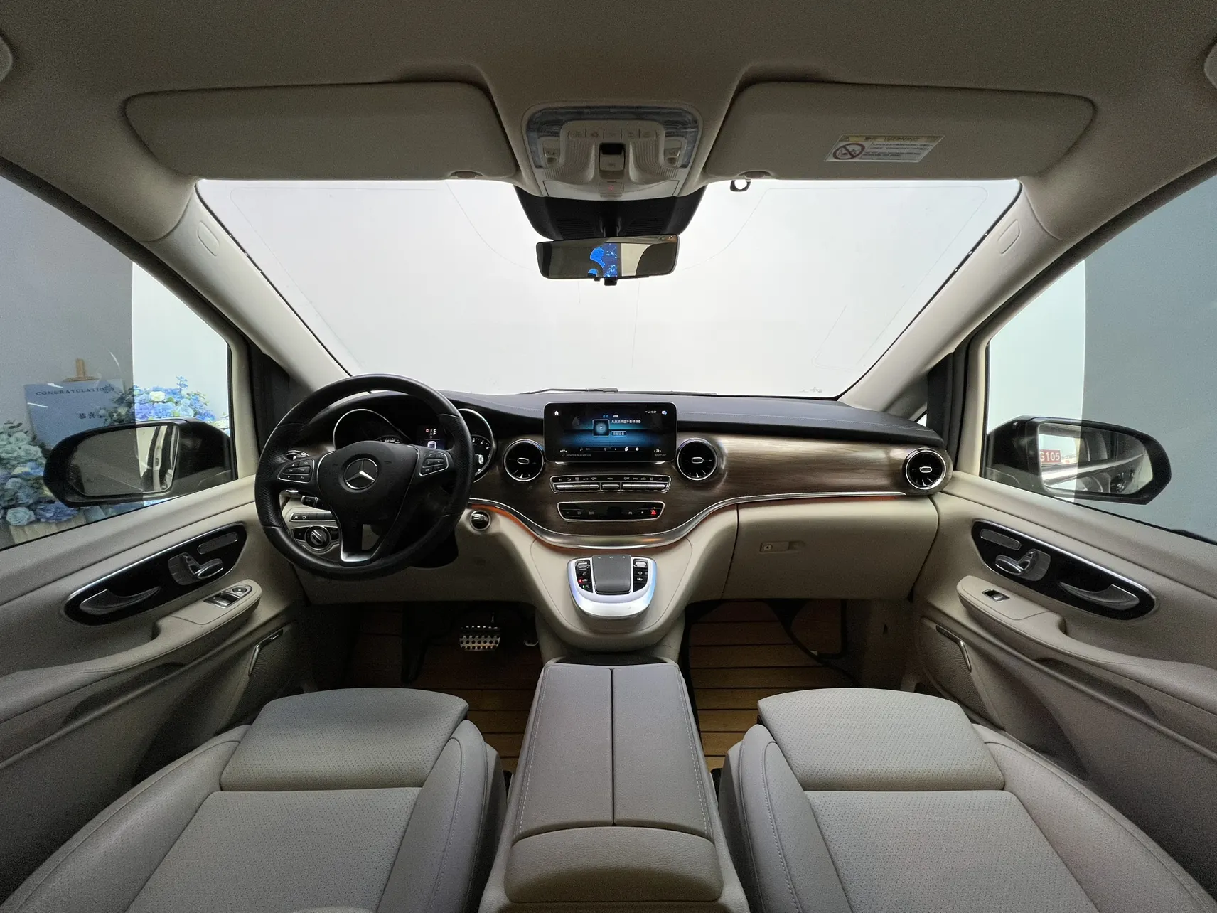 Mercedes-Benz V, 2023 7
