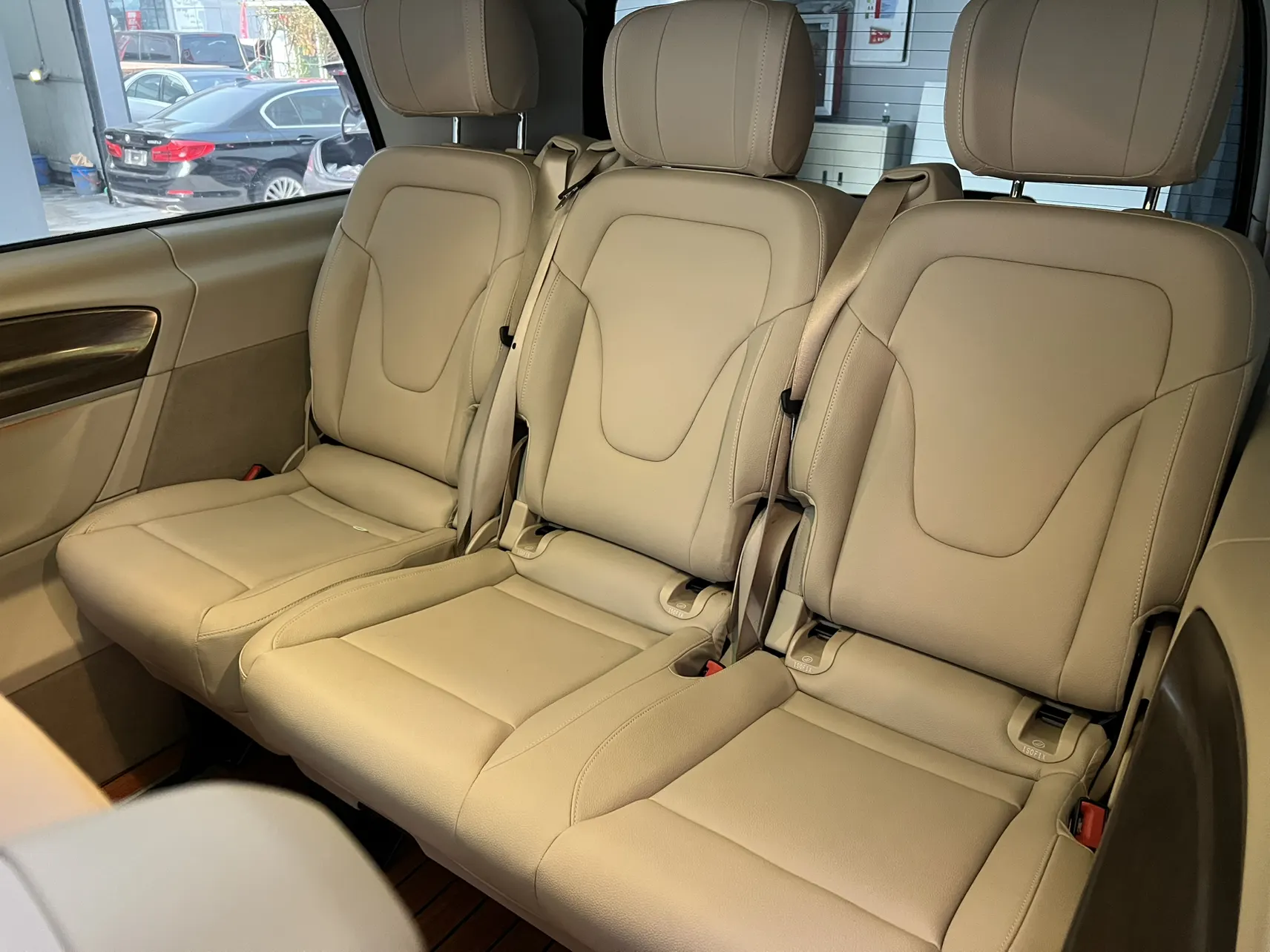 Mercedes-Benz V, 2023 все фото
