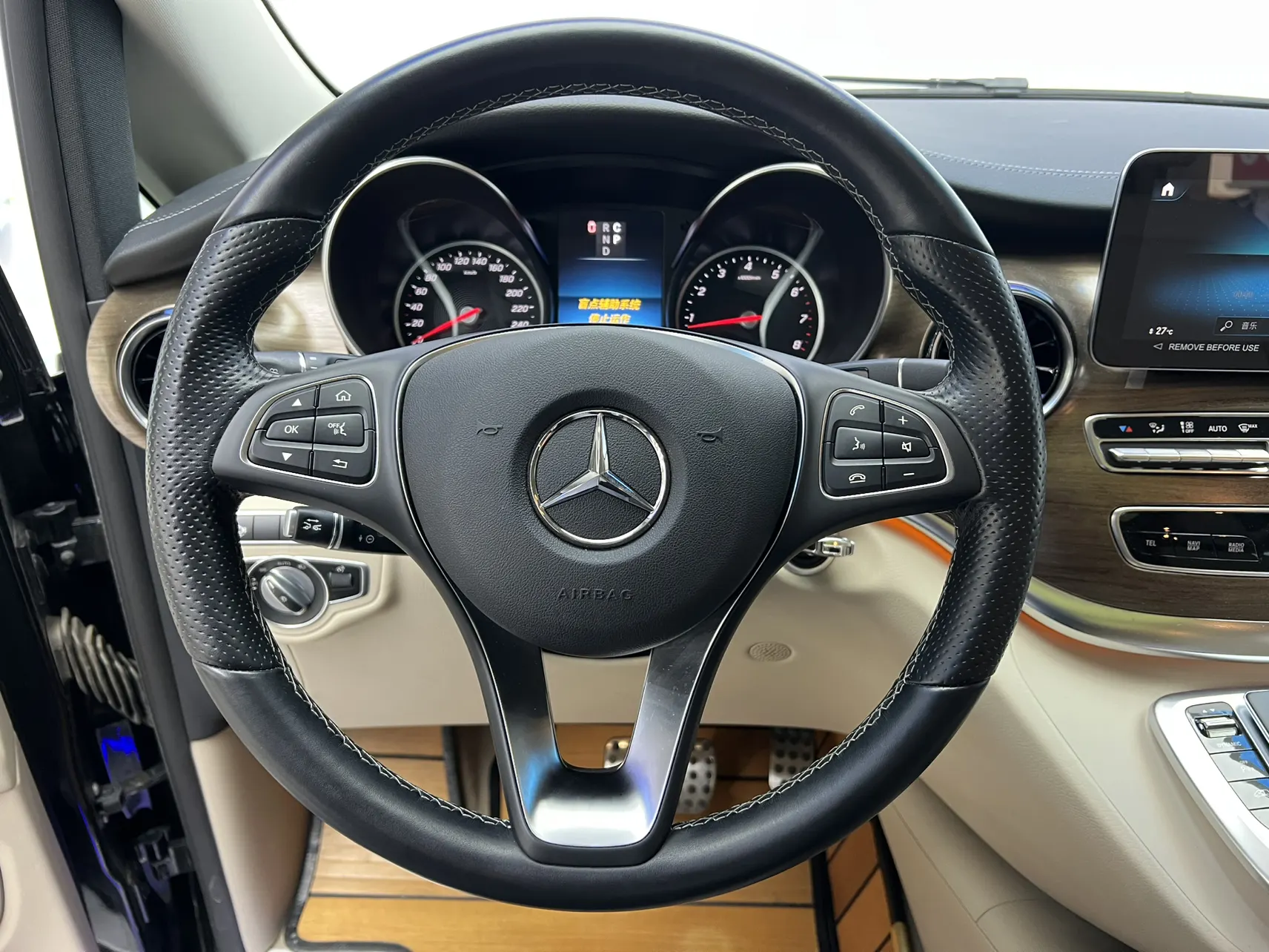 Mercedes-Benz V, 2023 9