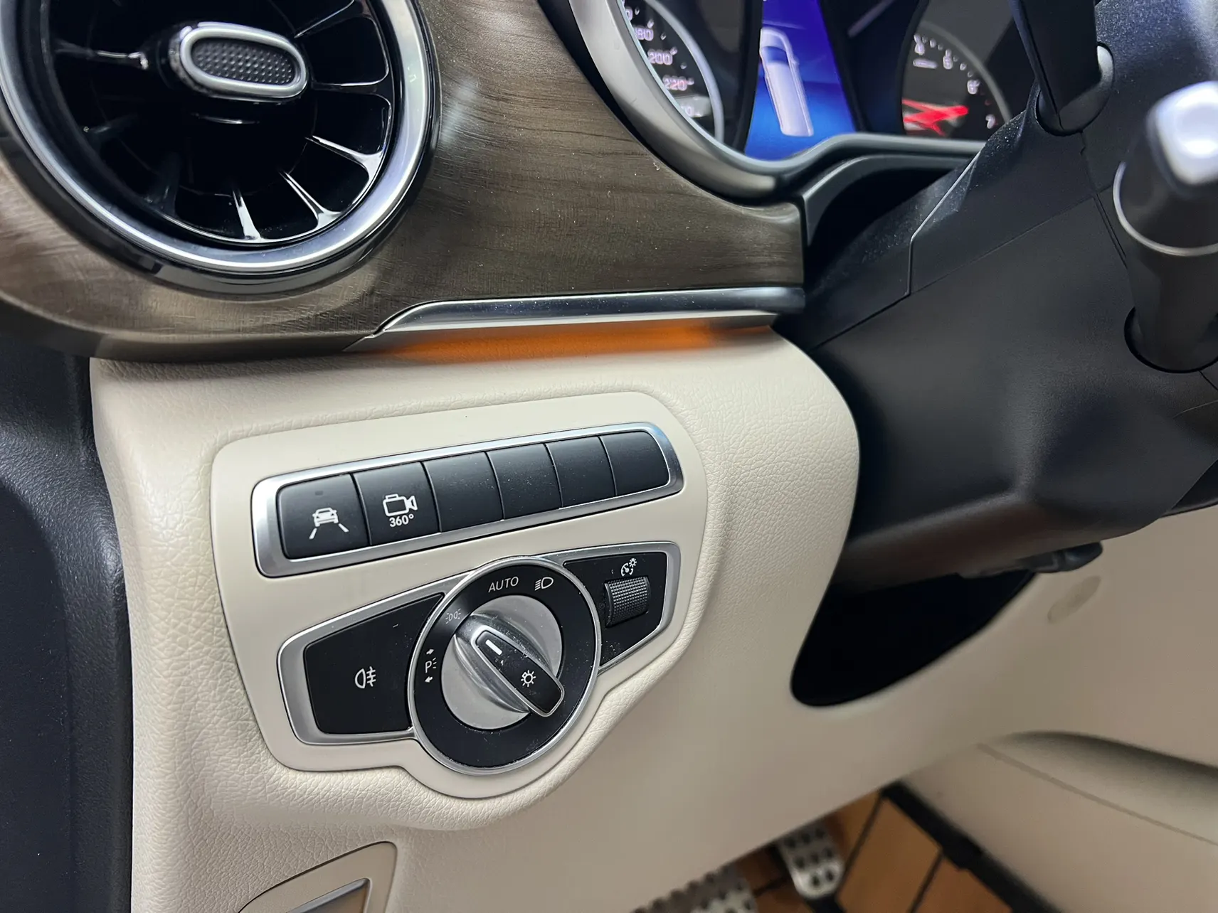 Mercedes-Benz V, 2023 2