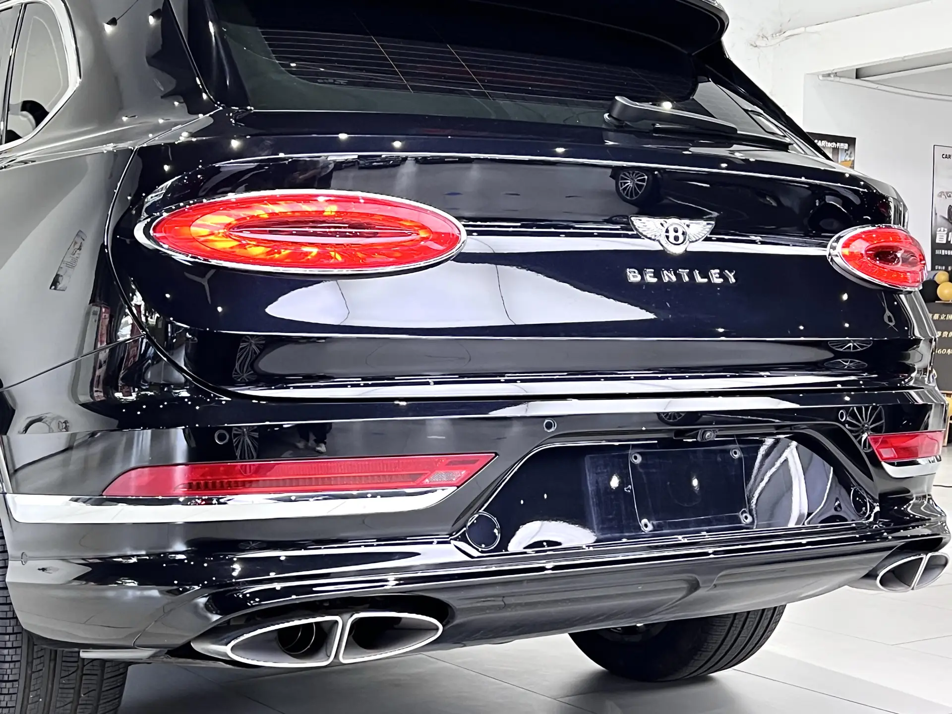 Bentley Bentayga, 2021 12