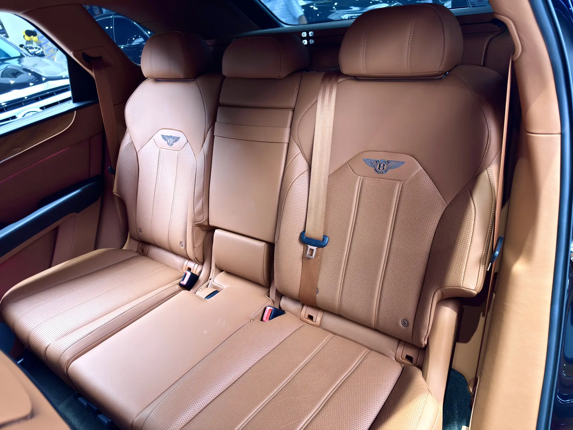 Bentley Bentayga, 2021 27