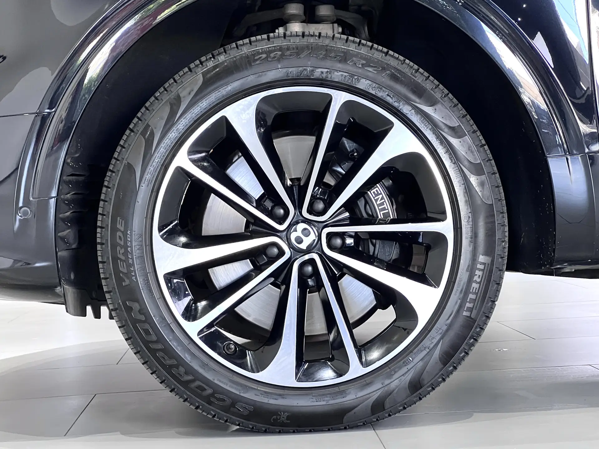 Bentley Bentayga, 2021 10