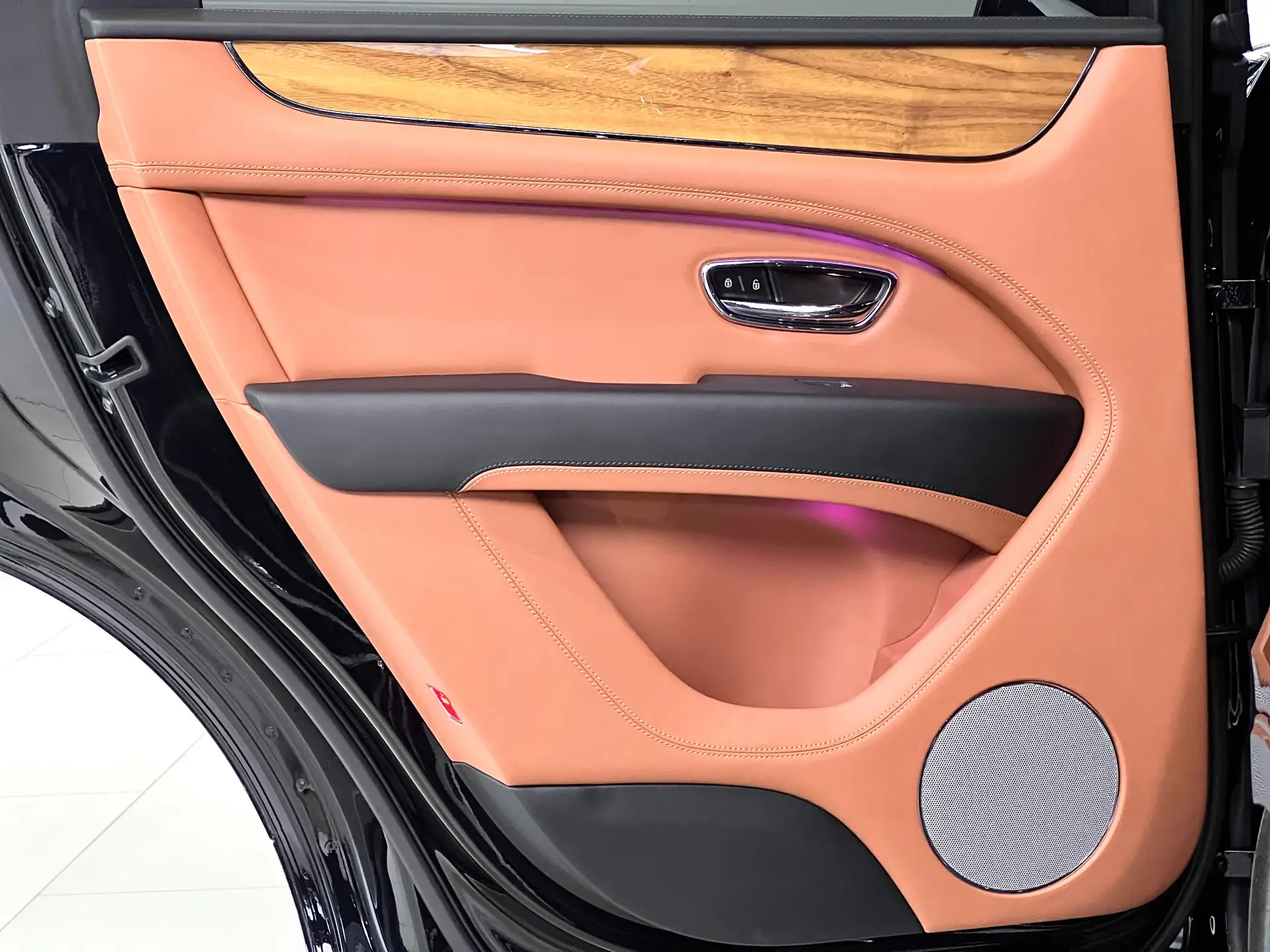 Bentley Bentayga, 2021 23