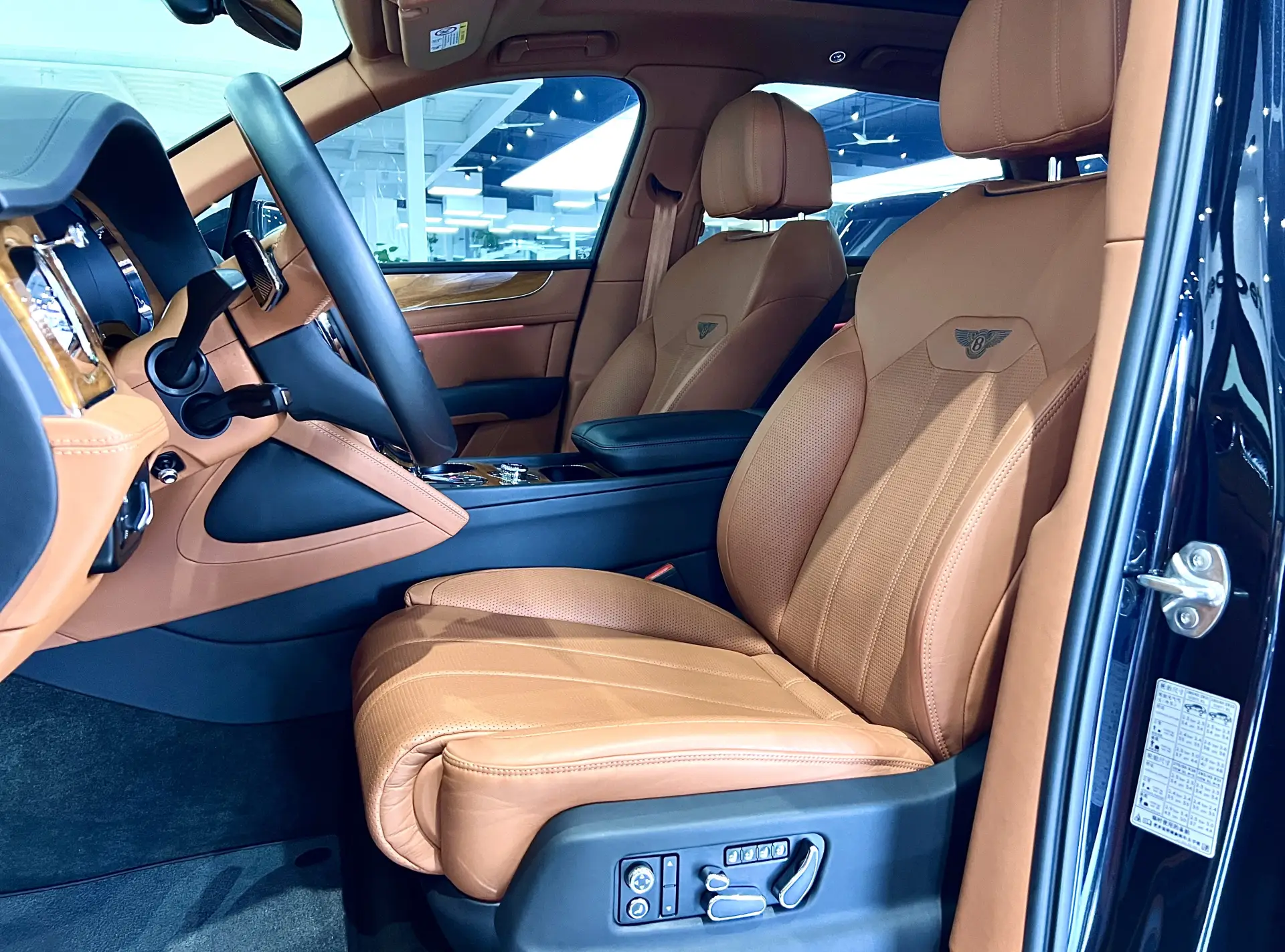 Bentley Bentayga, 2021 16