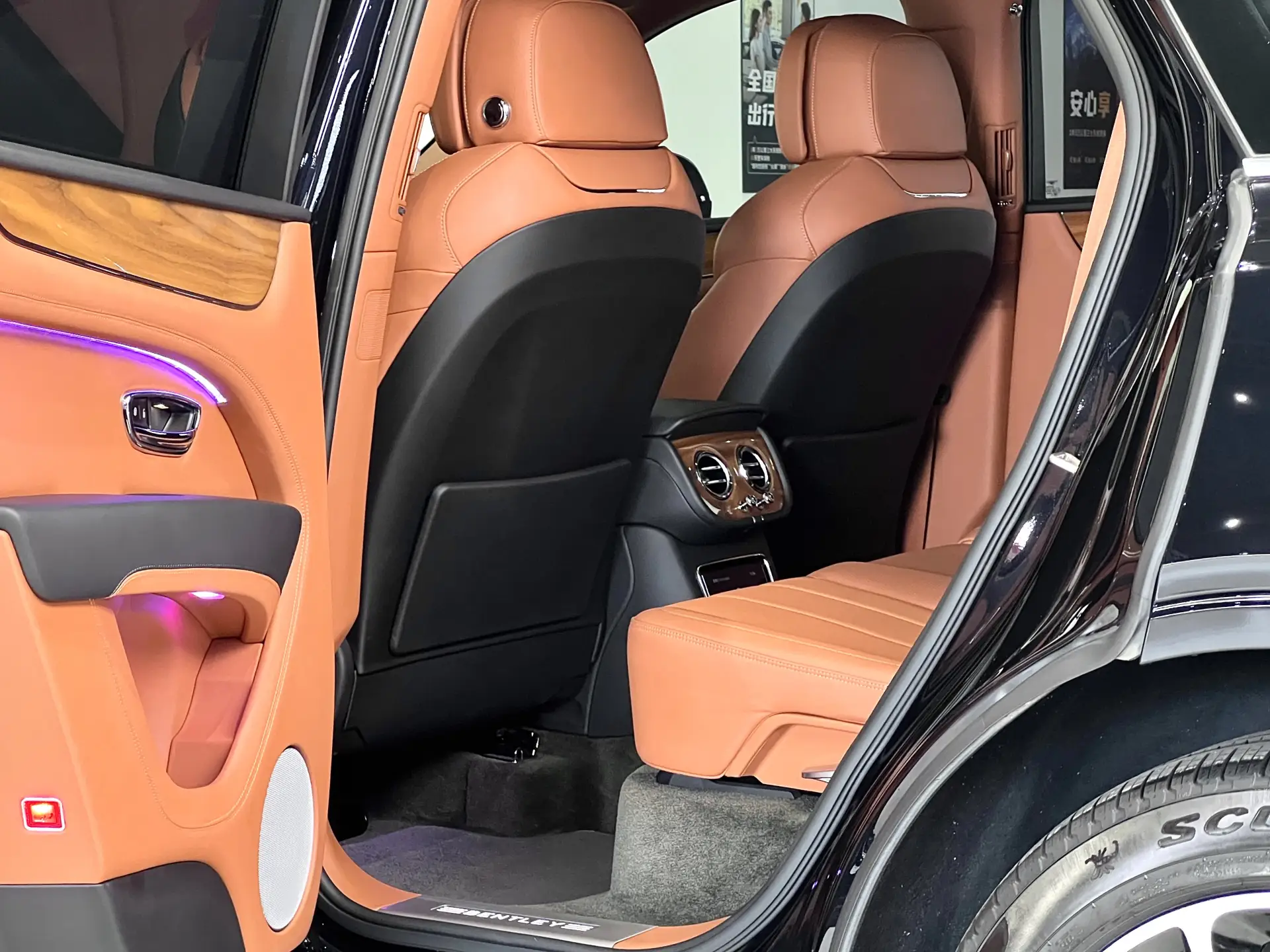 Bentley Bentayga, 2021 24
