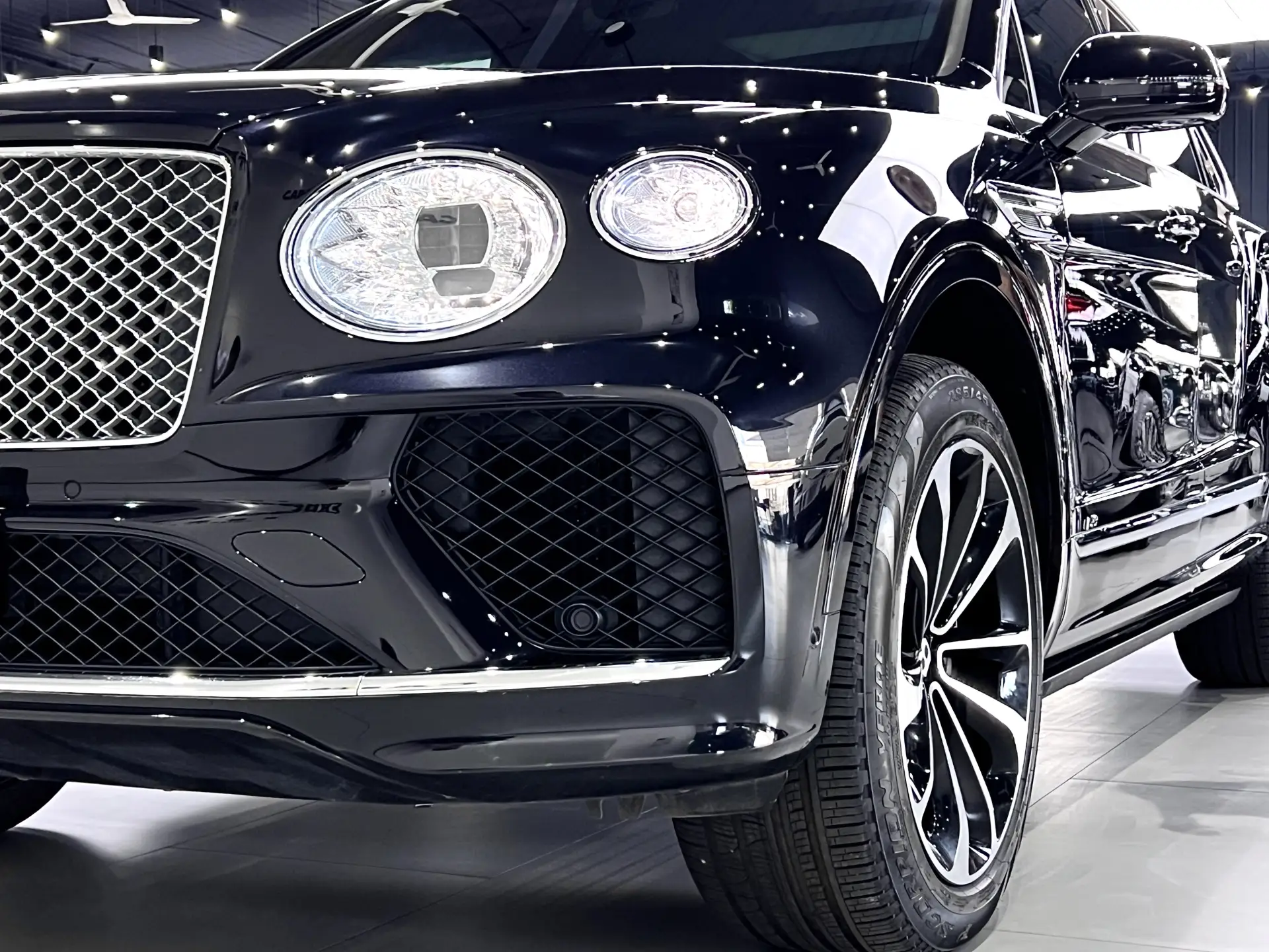 Bentley Bentayga, 2021 9