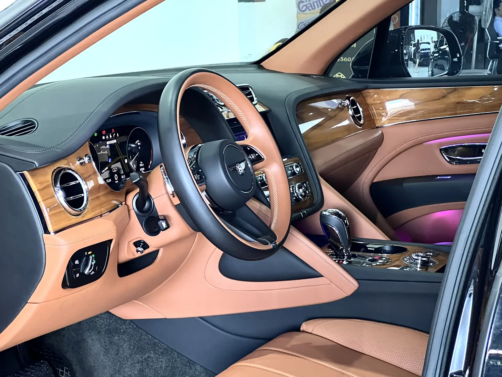 Bentley Bentayga, 2021 15