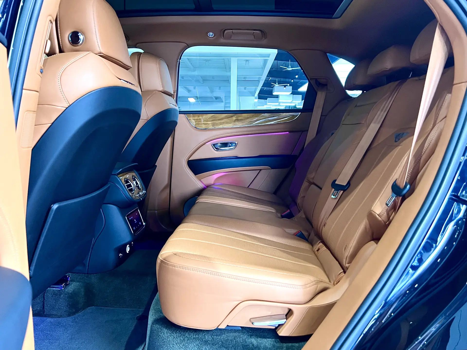 Bentley Bentayga, 2021 26