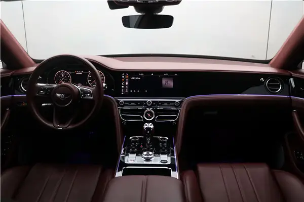 Bentley Flying Spur, 2023 4