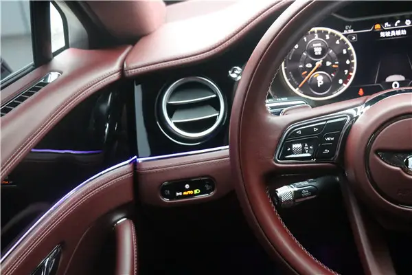 Bentley Flying Spur, 2023 11